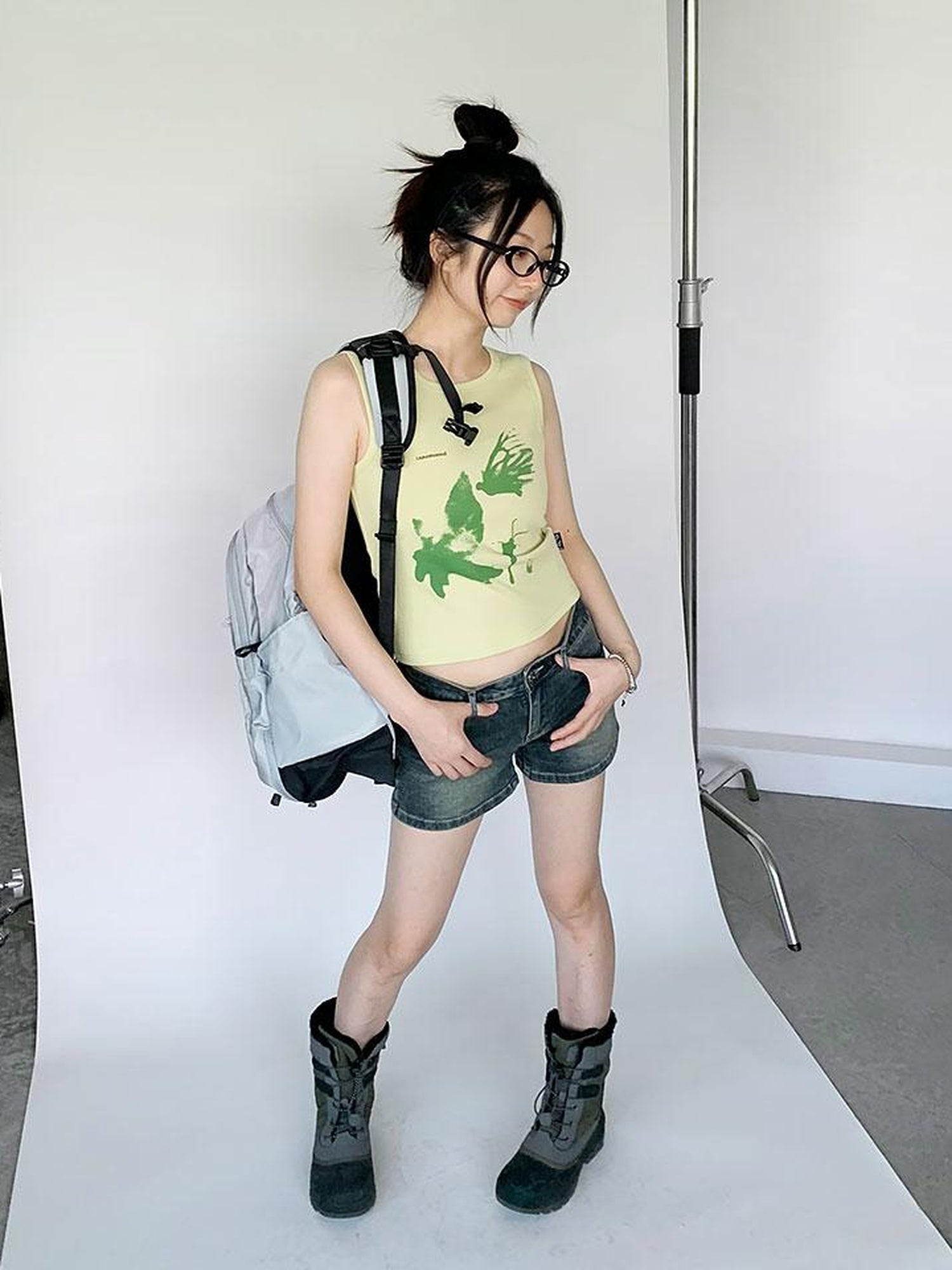 innomoood Moth Print Sleeveless Stretch Vest
