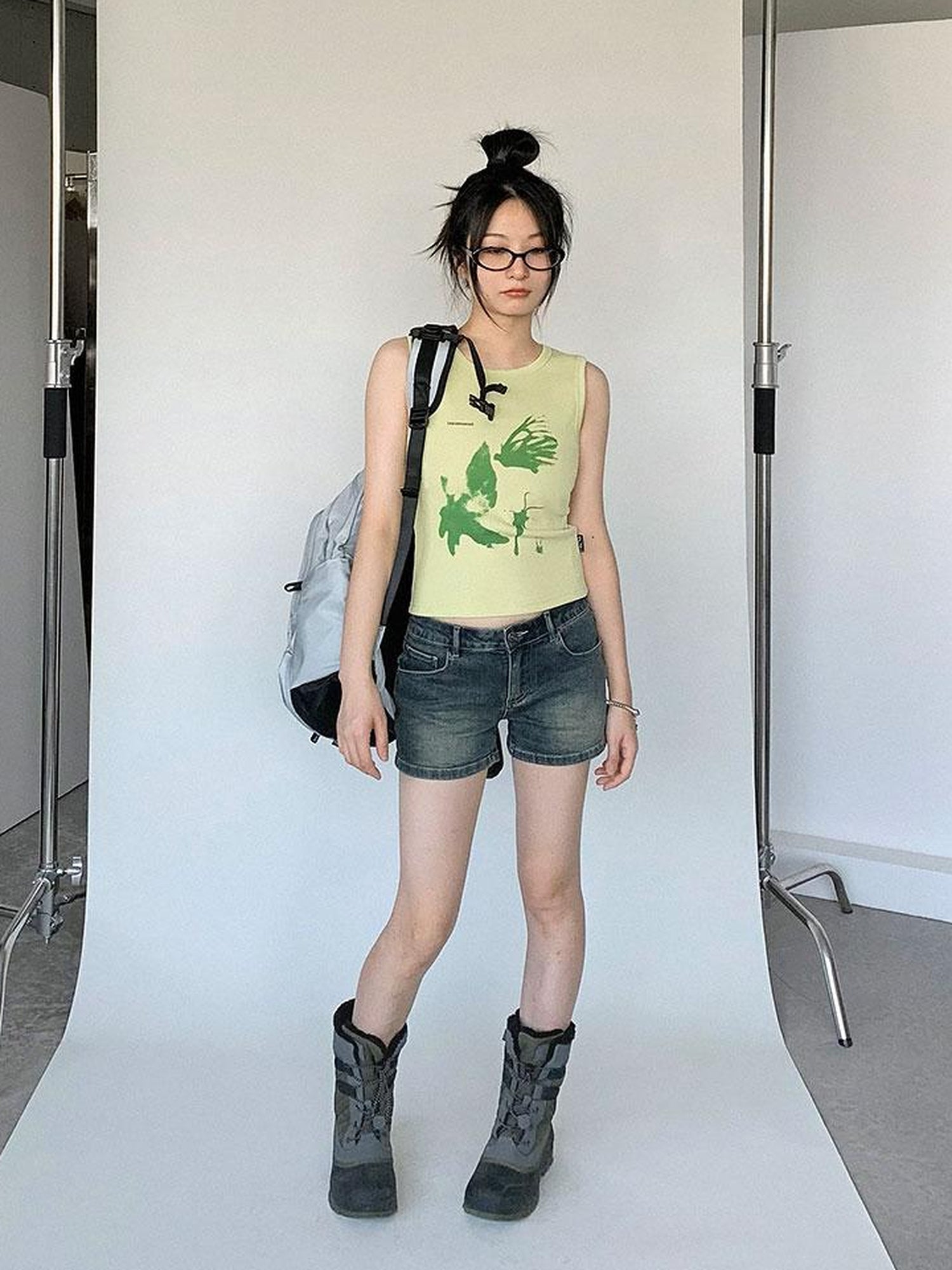 innomoood Moth Print Sleeveless Stretch Vest