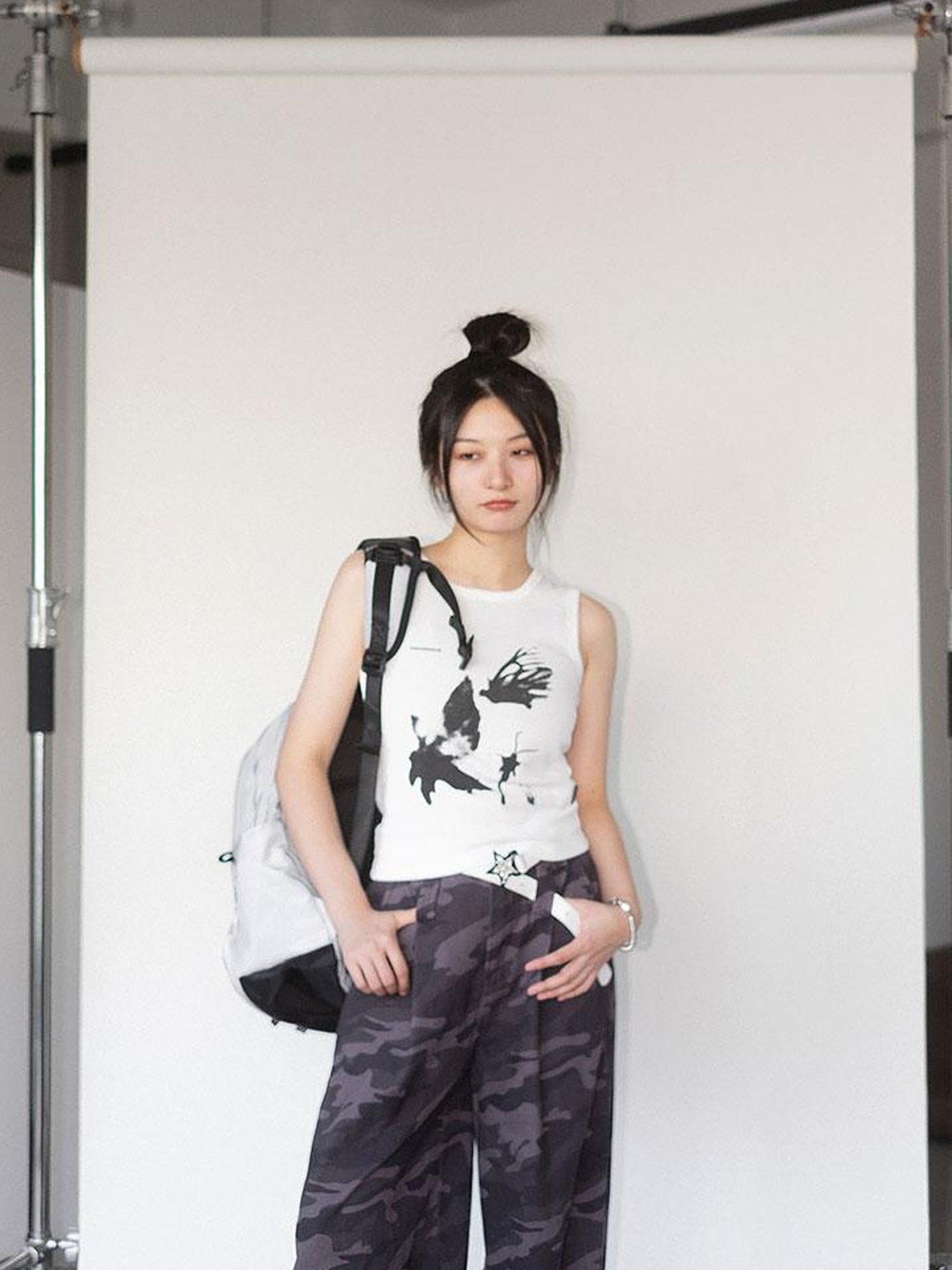innomoood Moth Print Sleeveless Stretch Vest