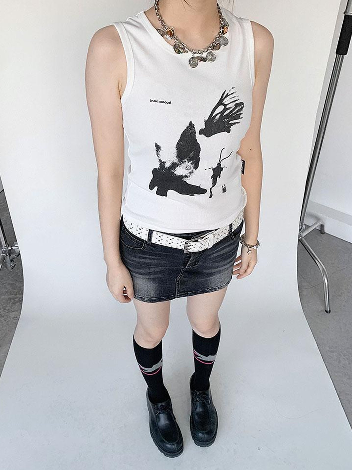 innomoood Moth Print Sleeveless Stretch Vest