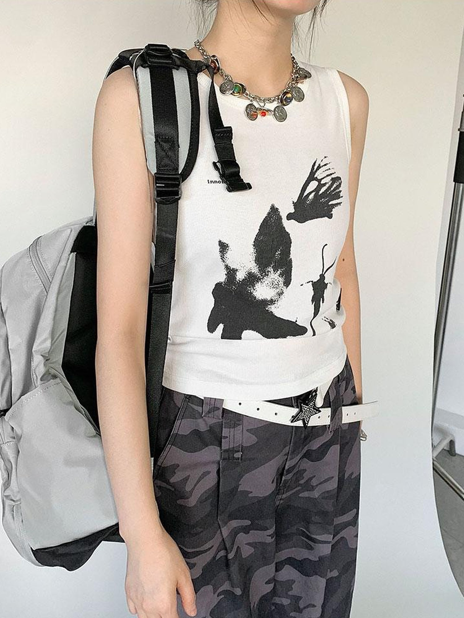 innomoood Moth Print Sleeveless Stretch Vest