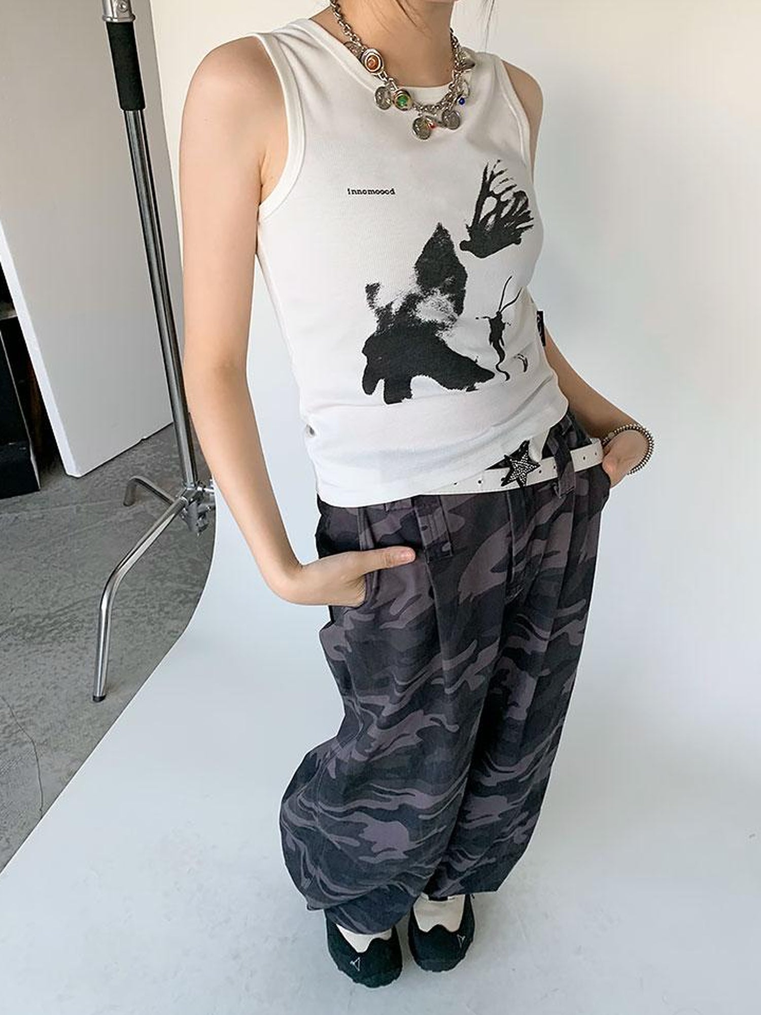 innomoood Moth Print Sleeveless Stretch Vest