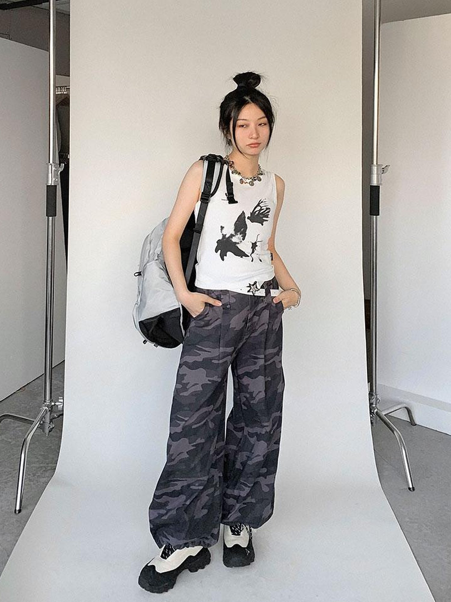 innomoood Moth Print Sleeveless Stretch Vest