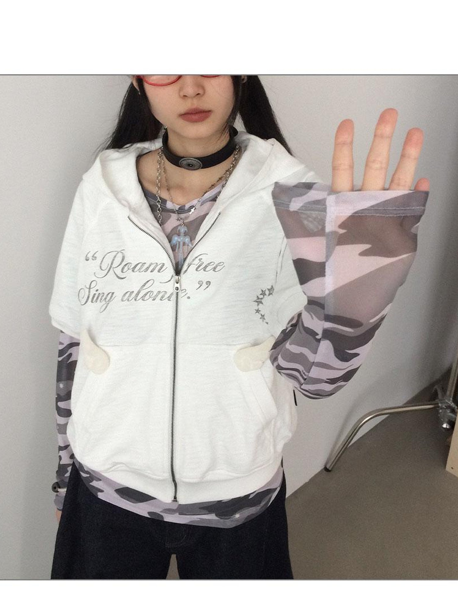 innomoood Romantic Allergy Mesh Print V-neck T-shirt Long Sleeve