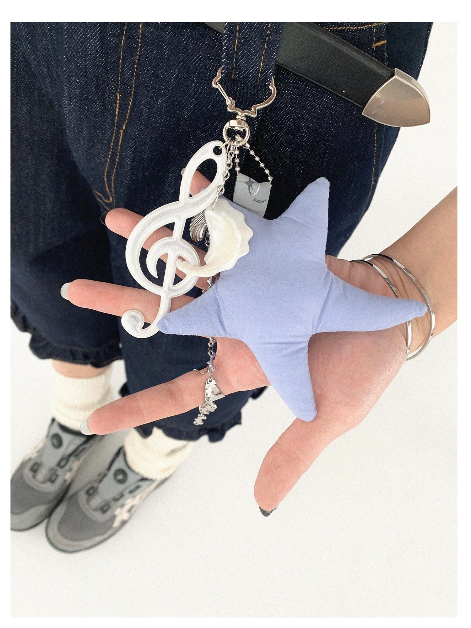 innomoood Shell Note Star Pendant Necklace
