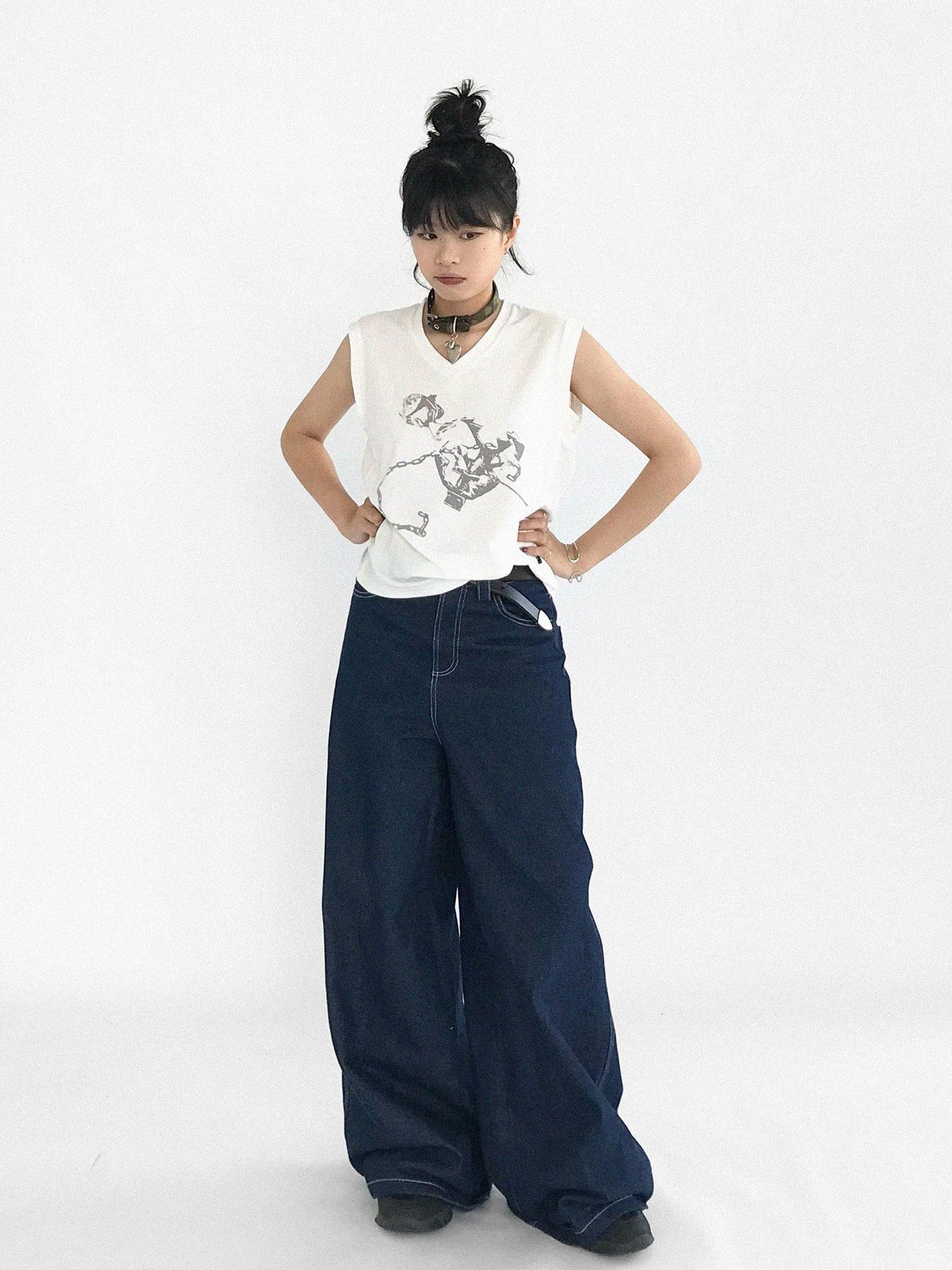 innomoood Trap Love Sleeveless Tank Top With Anti Exposure Design