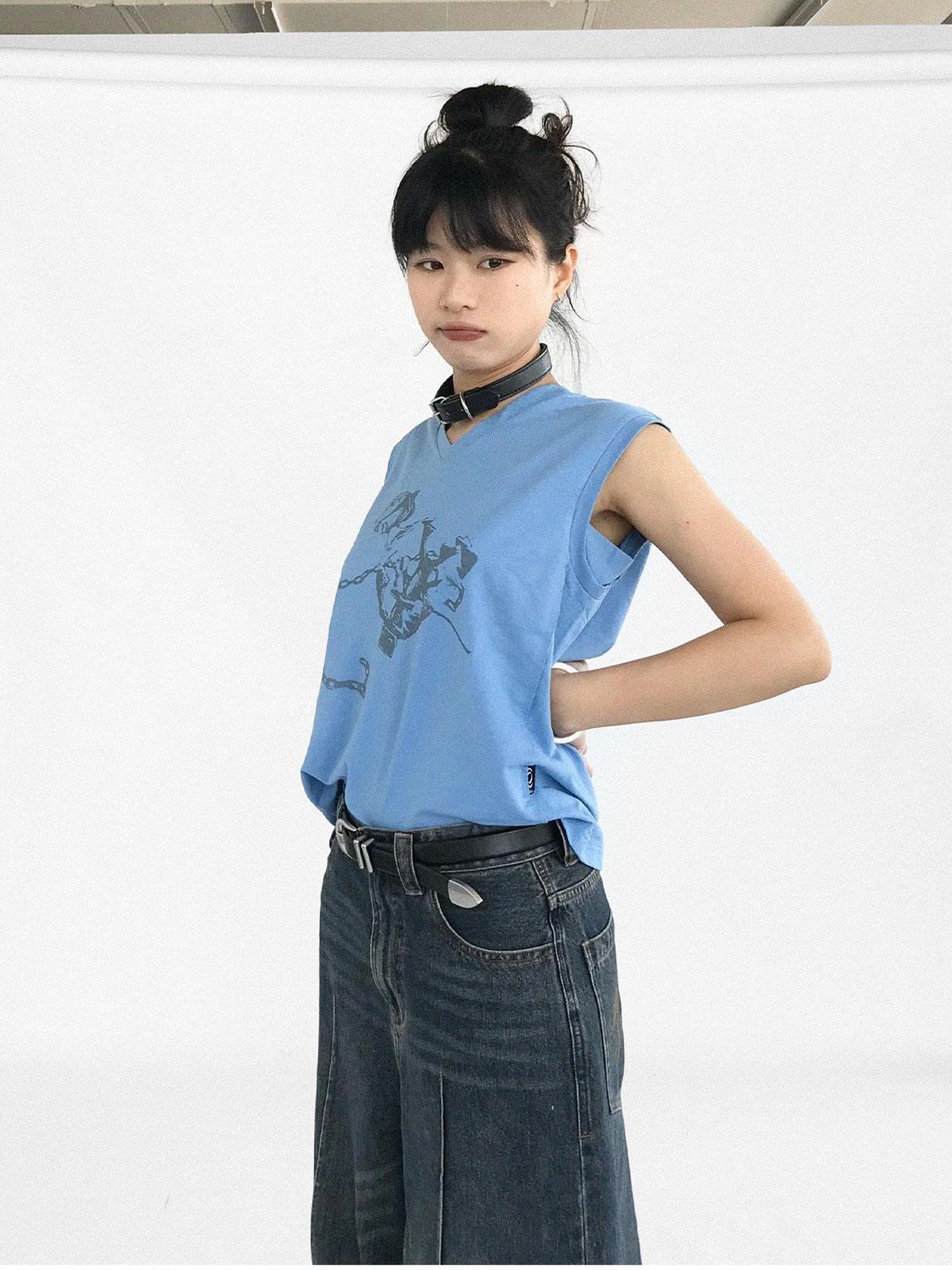 innomoood Trap Love Sleeveless Tank Top With Anti Exposure Design