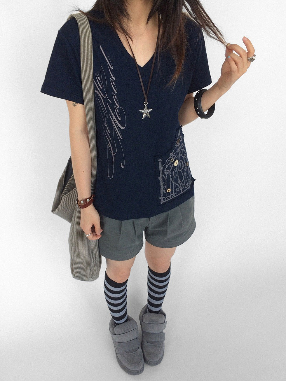 innomoood V-neck Cross Embroidery Print Women&