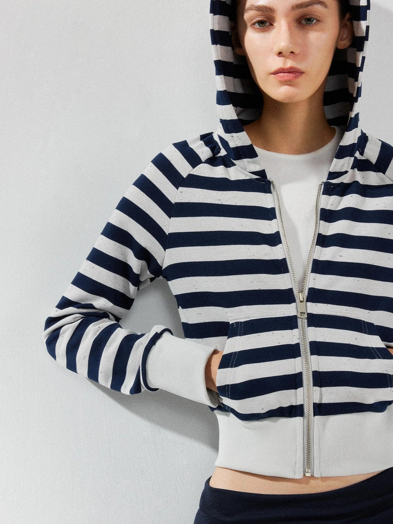 kvkv Cropped Raglan Hoodie Color Point Stripe