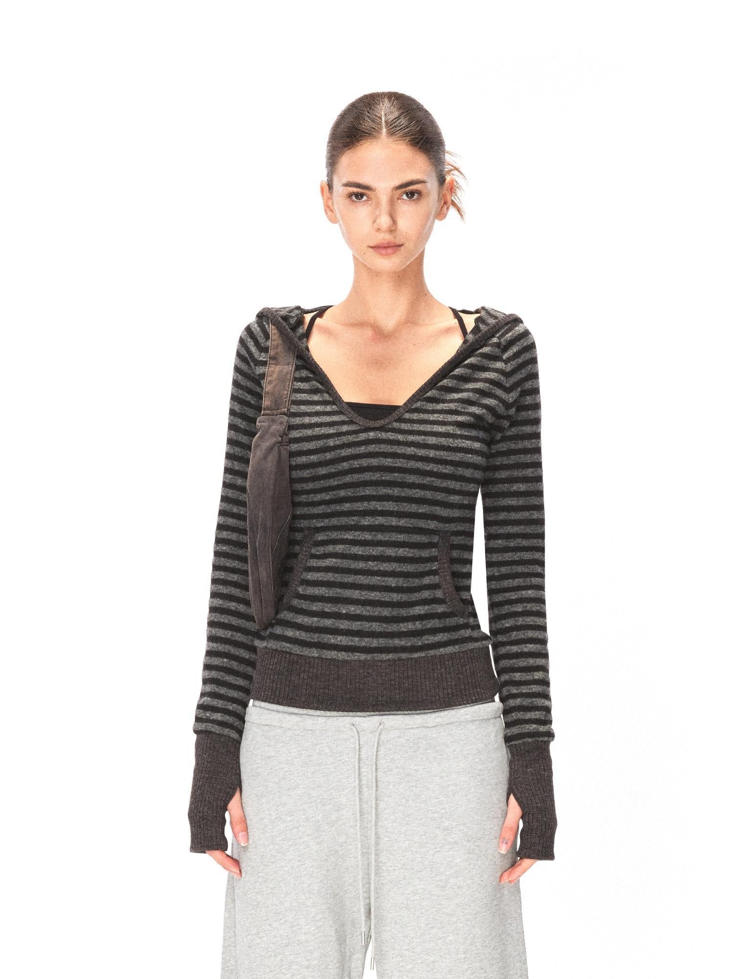 kvkv Soft Acrylic Wool Blend Slim Fit Hooded V Neck Striped Unisex Black Gray T-Shirt