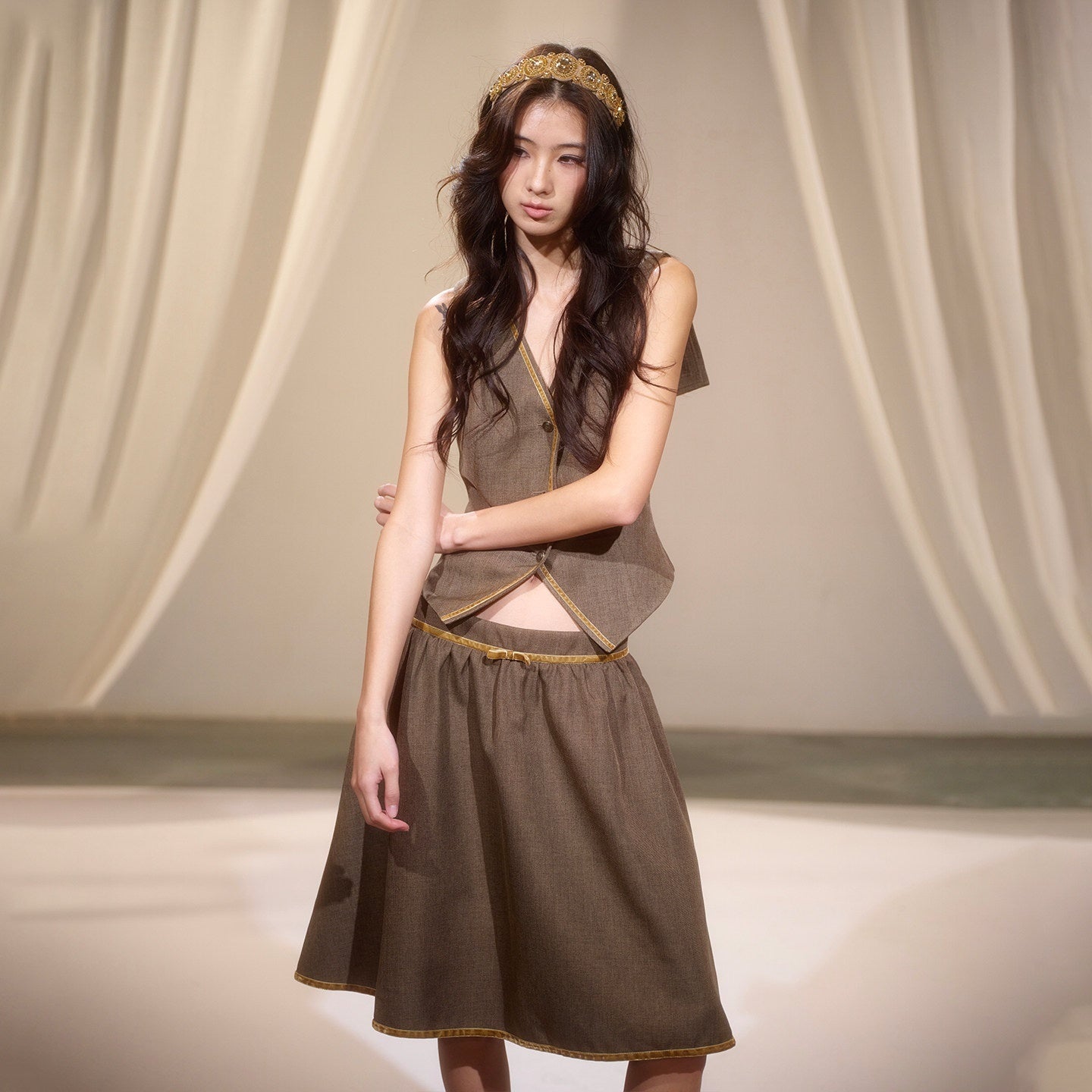 lvetong_Green_Sailor_Collar_Strap_Spliced_V-neck_Pleated_Women&
