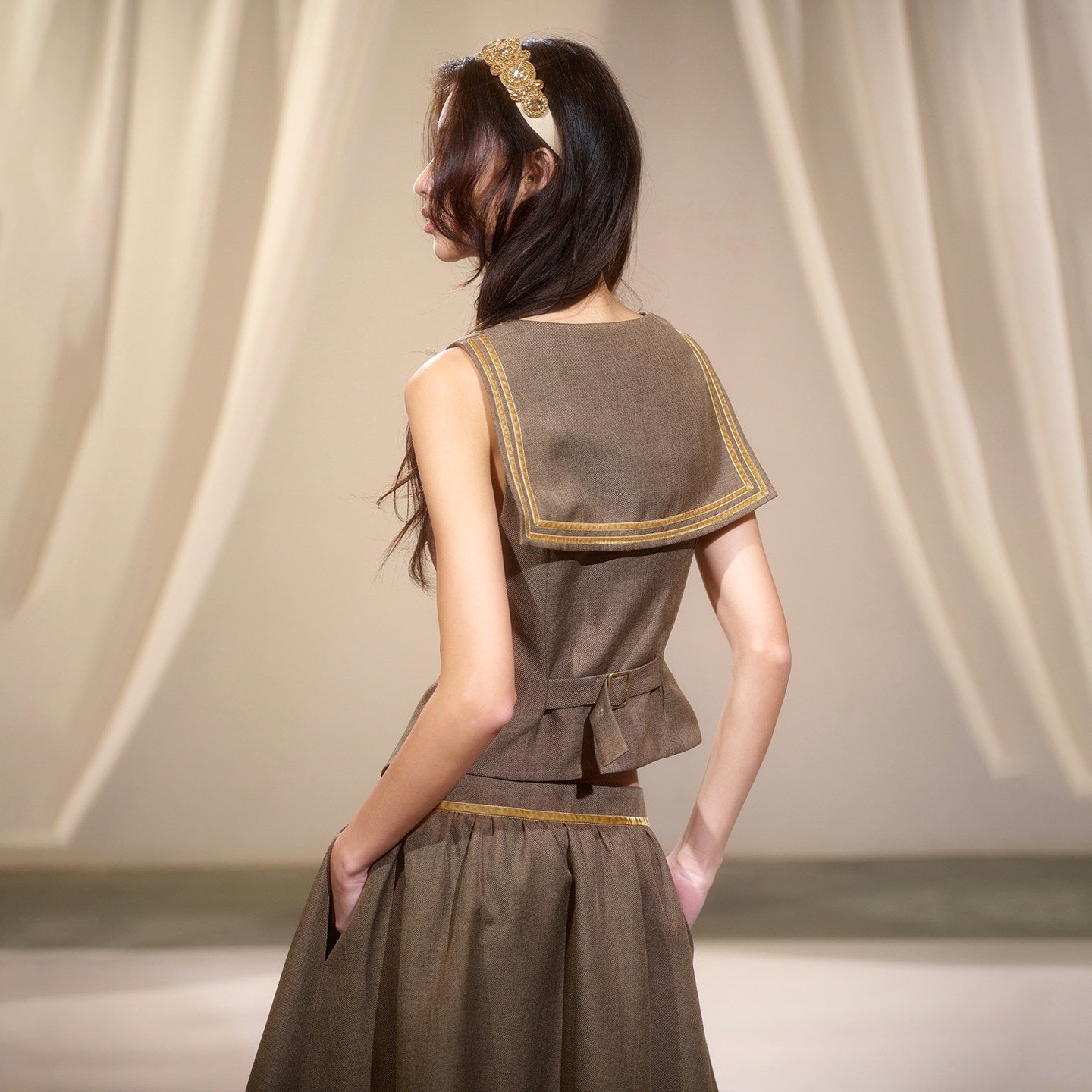 lvetong_Green_Sailor_Collar_Strap_Spliced_V-neck_Pleated_Women&