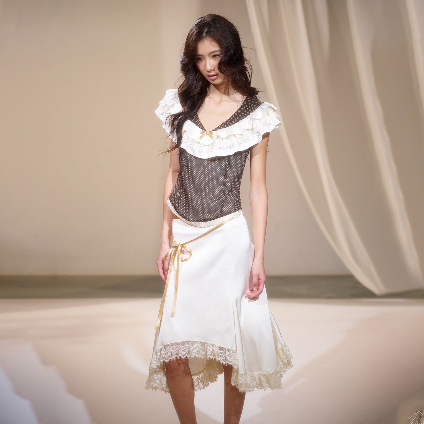 lvetong_Polka_Dot_Ruffle_V-neck_Satin_Lace_Women&
