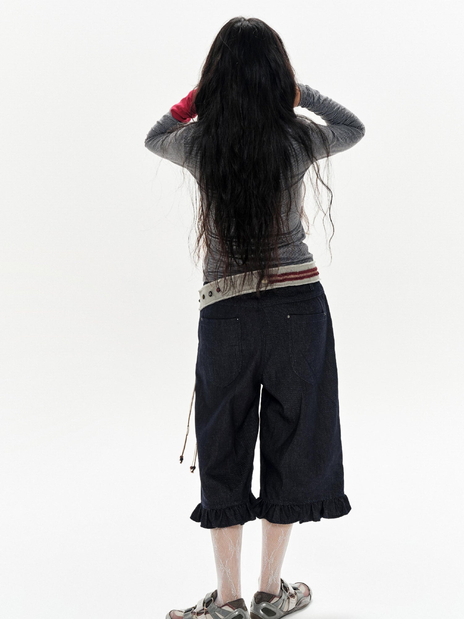oinimi Denim Blue Ruffled Capri Pants With Playful Buttons