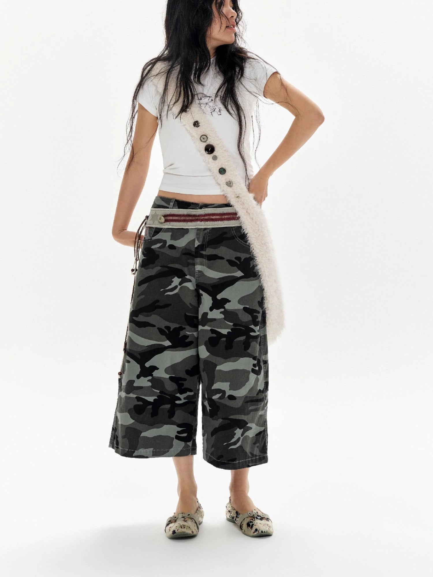 Green Star Contrast Belt With Lotus Buttons