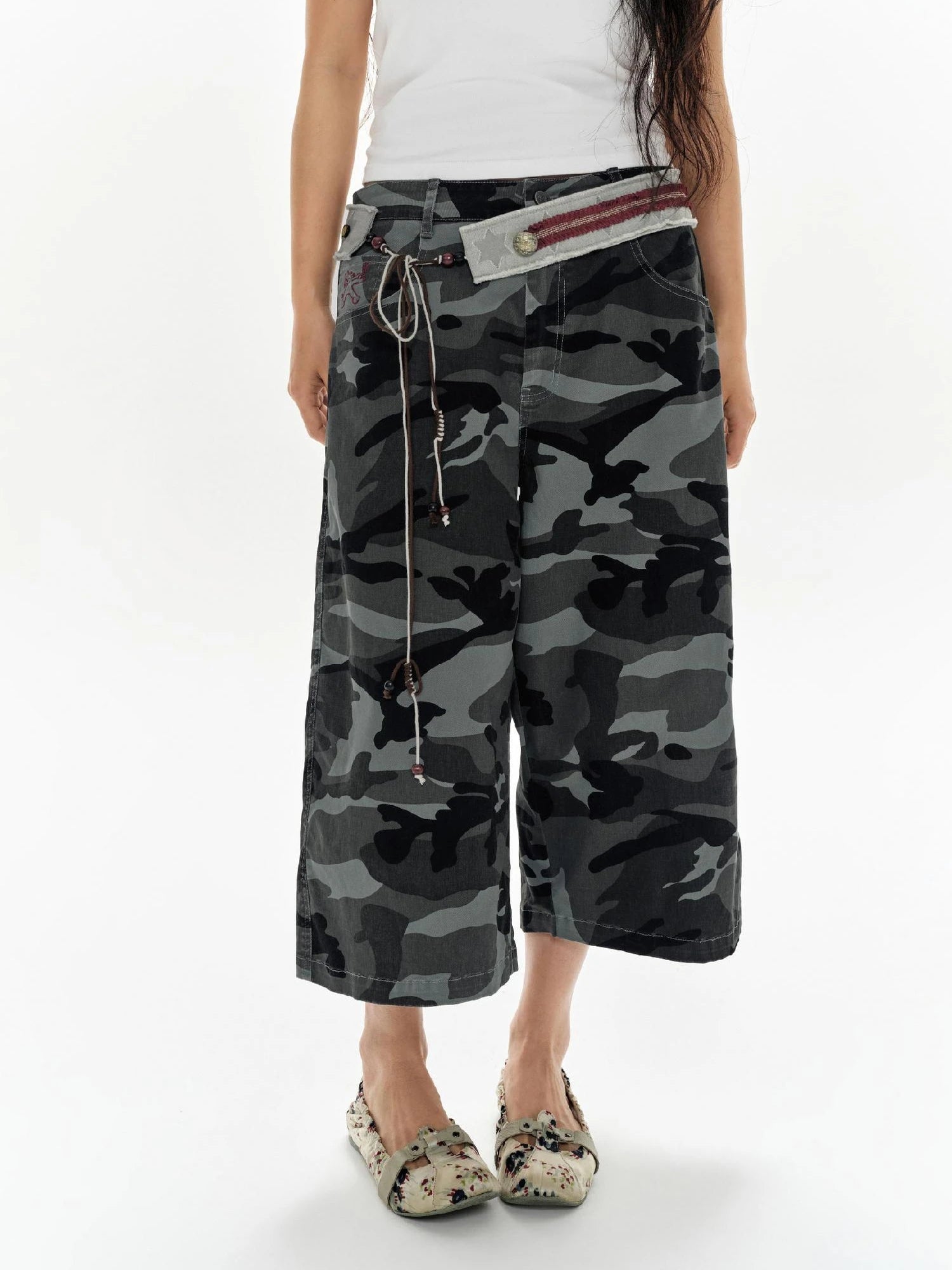 Green Star Contrast Belt With Lotus Buttons