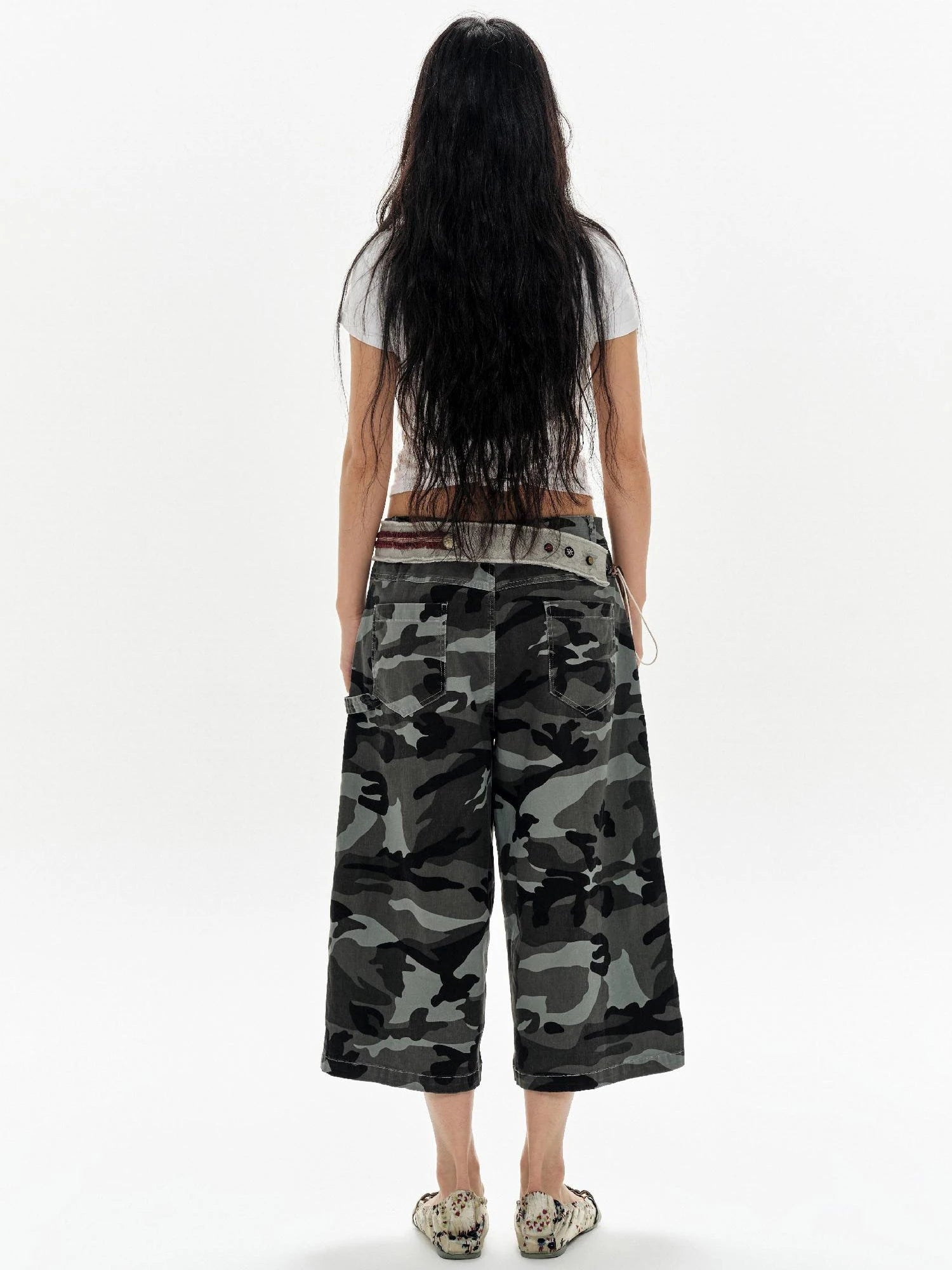 Green Star Contrast Belt With Lotus Buttons