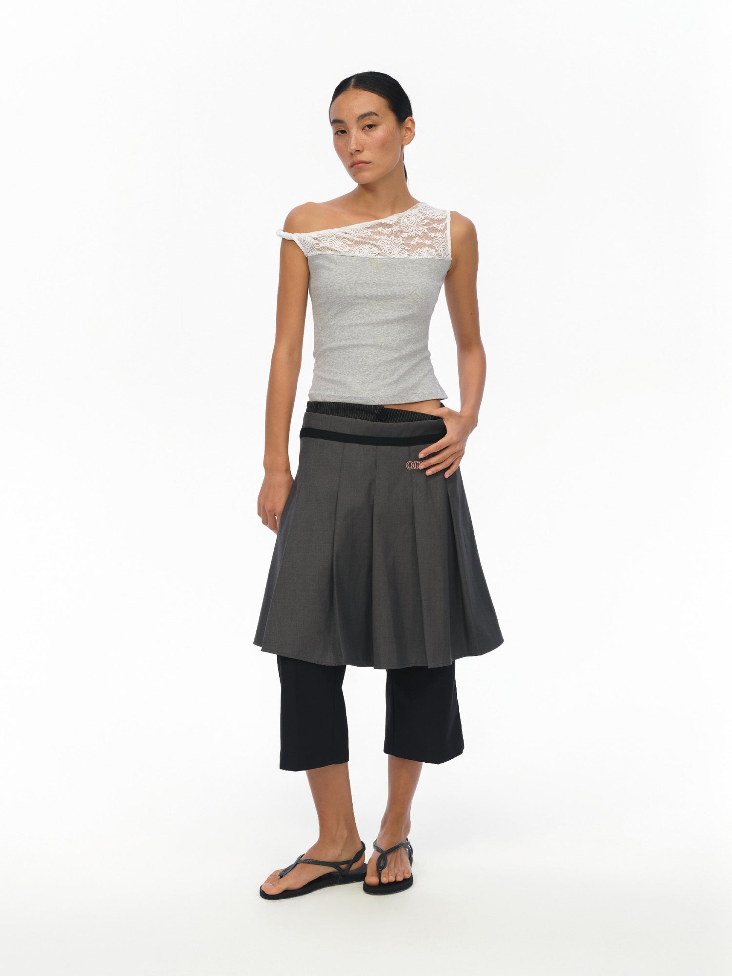 oinimi Lace Trimmed Slubbed Gray Slouchy Tank Top