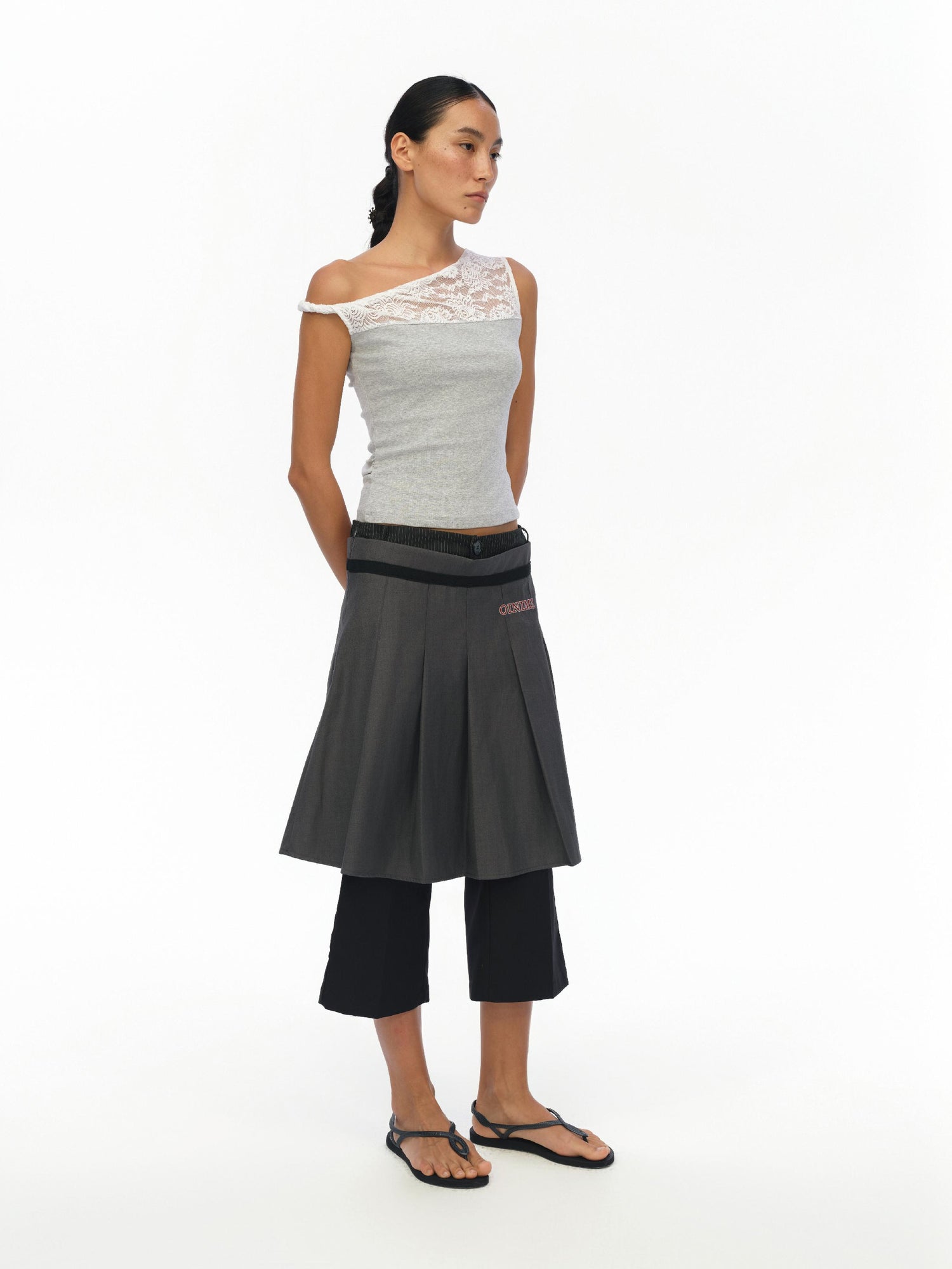 oinimi Lace Trimmed Slubbed Gray Slouchy Tank Top