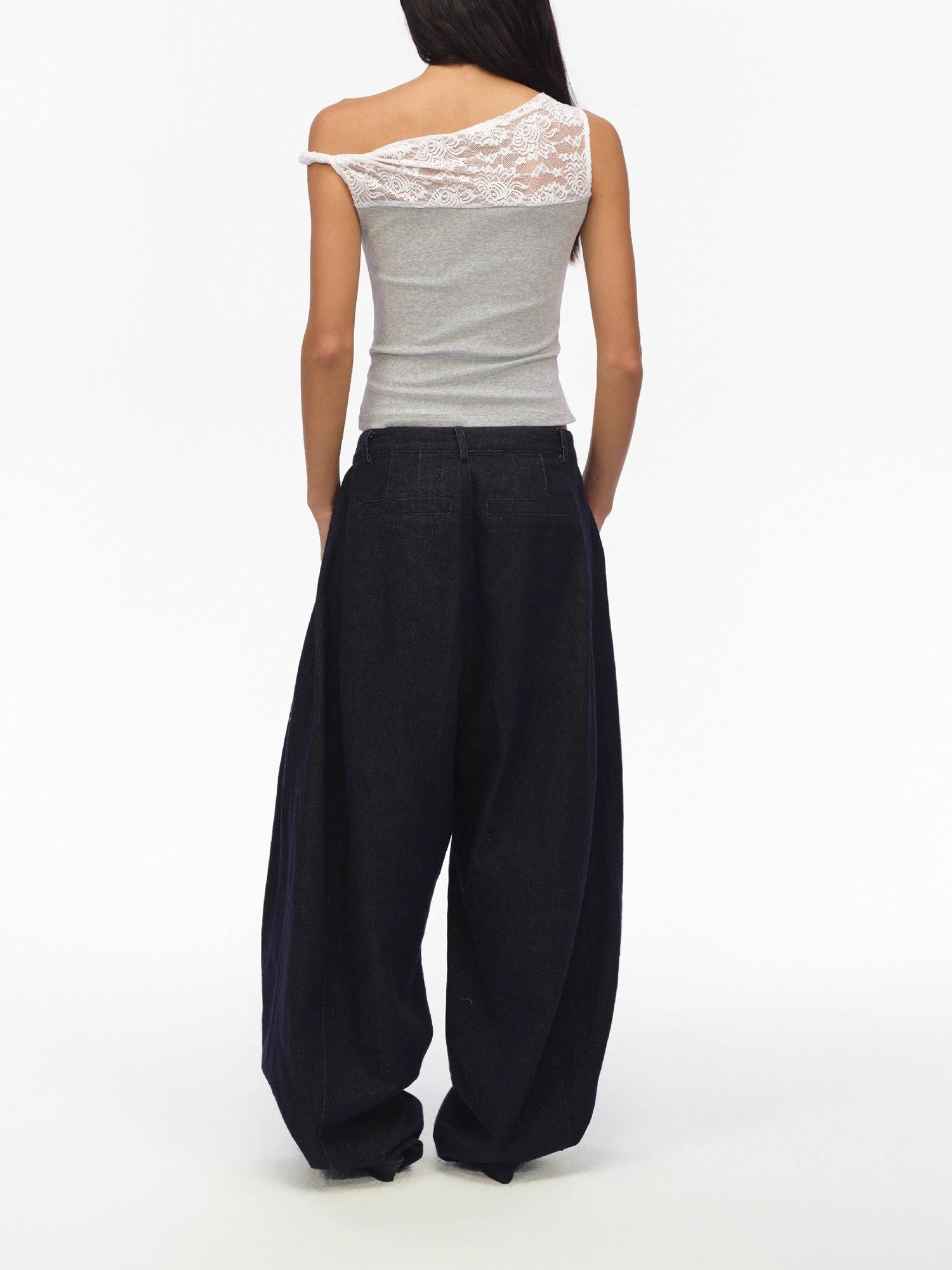 oinimi Lace Trimmed Slubbed Gray Slouchy Tank Top