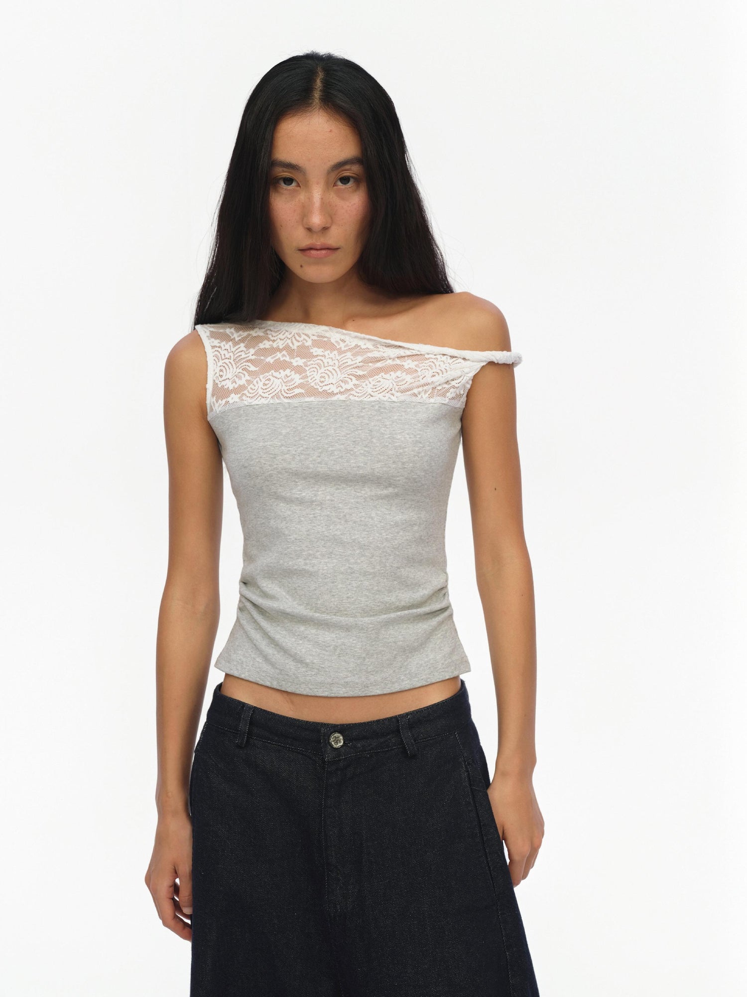 oinimi Lace Trimmed Slubbed Gray Slouchy Tank Top