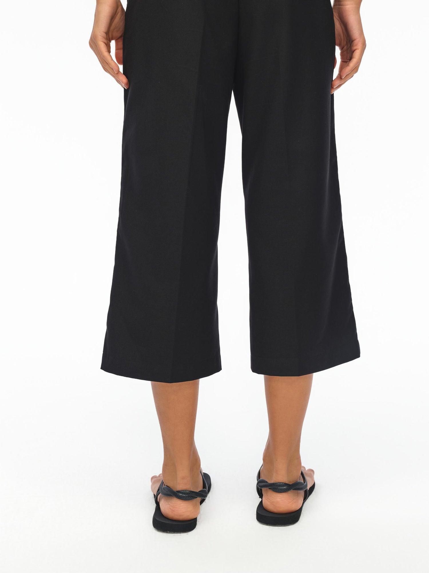 oinimi Low Rise 7 8 Flared Trousers In Slimming Black
