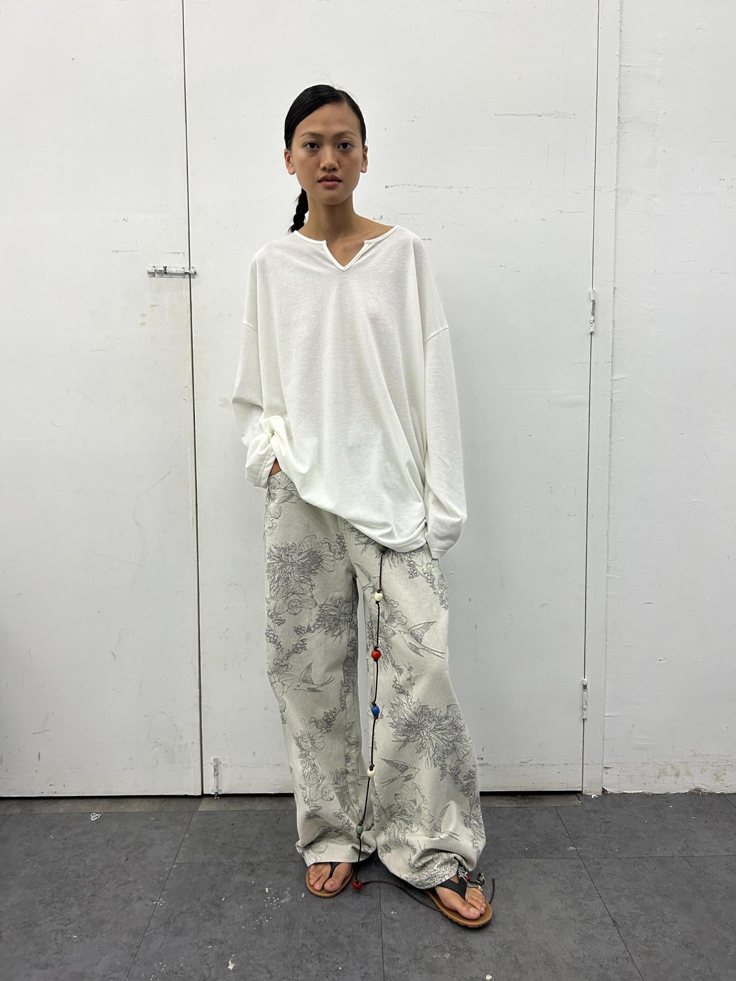 oinimi Oversized White V-Neck Sun Protection Tee Dropped Shoulder Relaxed Fit