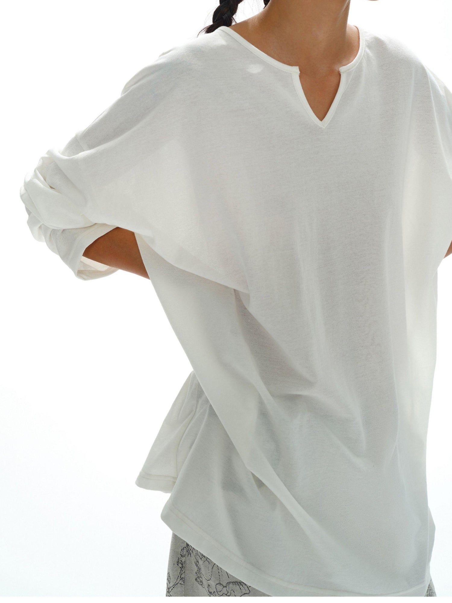oinimi Oversized White V-Neck Sun Protection Tee Dropped Shoulder Relaxed Fit
