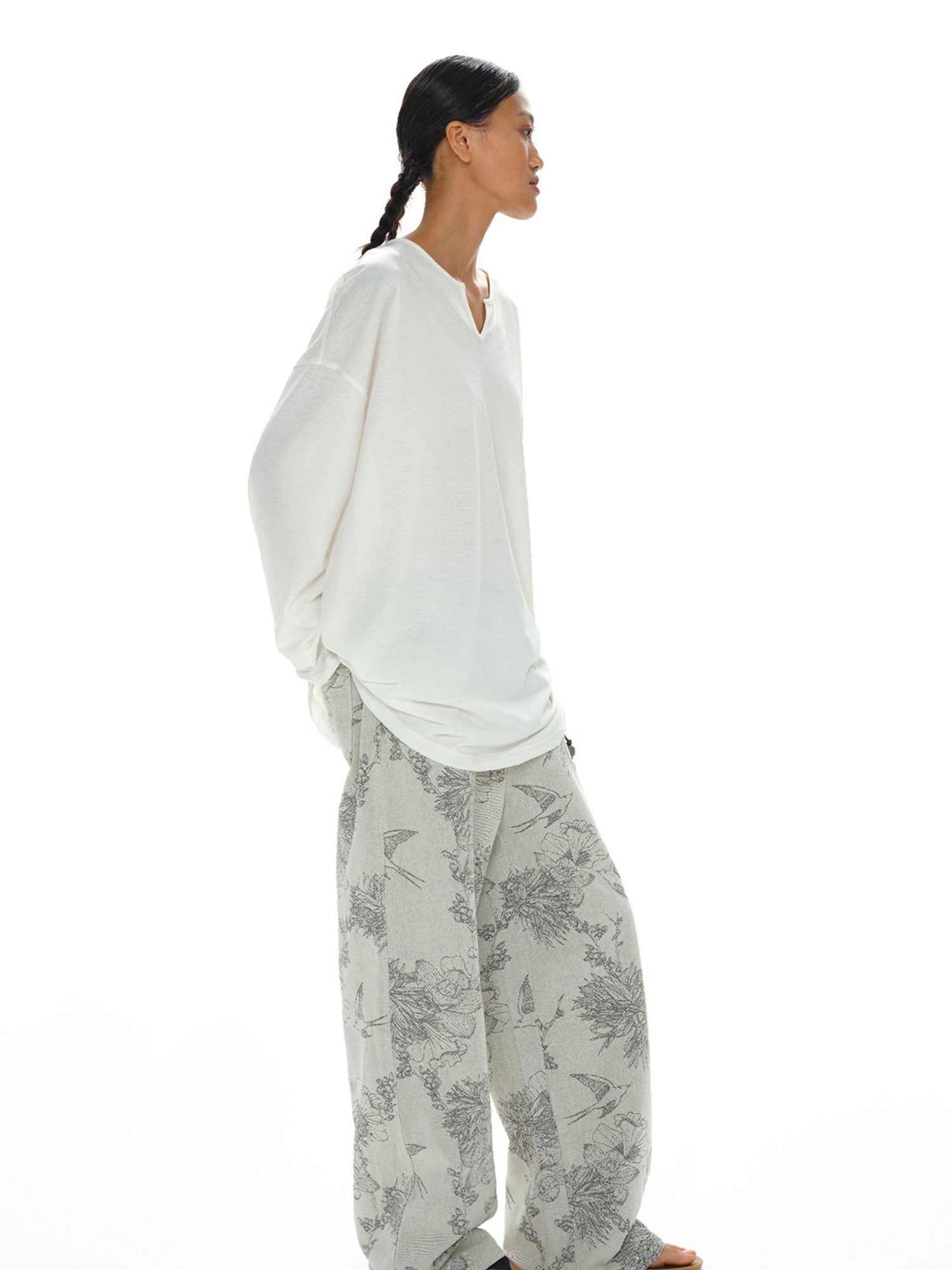 oinimi Oversized White V-Neck Sun Protection Tee Dropped Shoulder Relaxed Fit