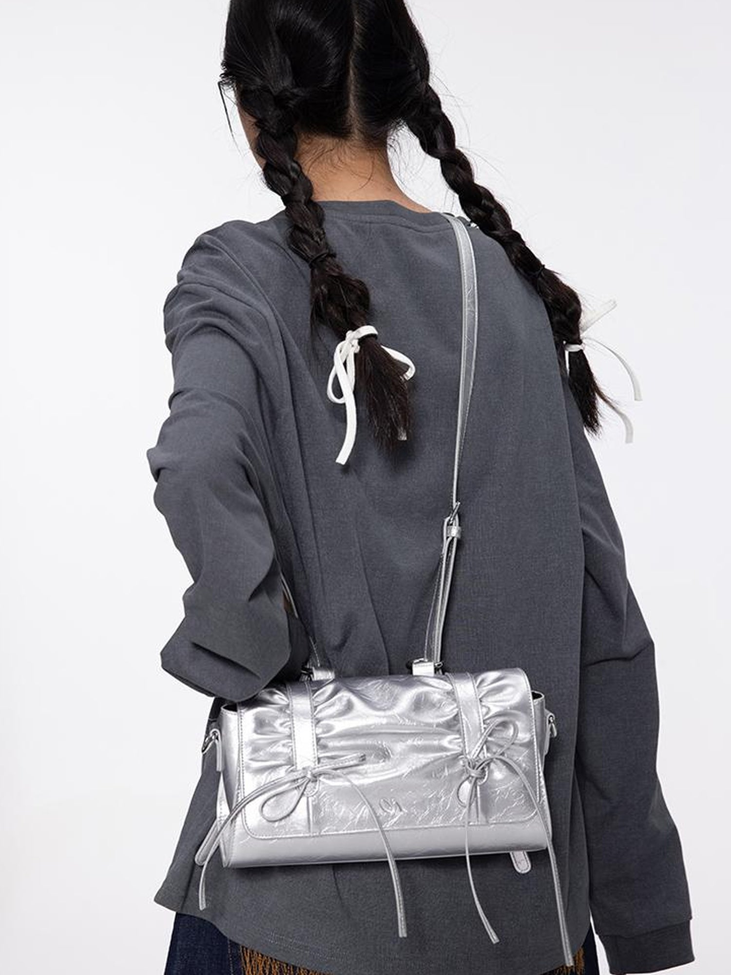 oinimi Soft Sculpture Pleated Butterfly Knot Cambridge Bag Silver Black
