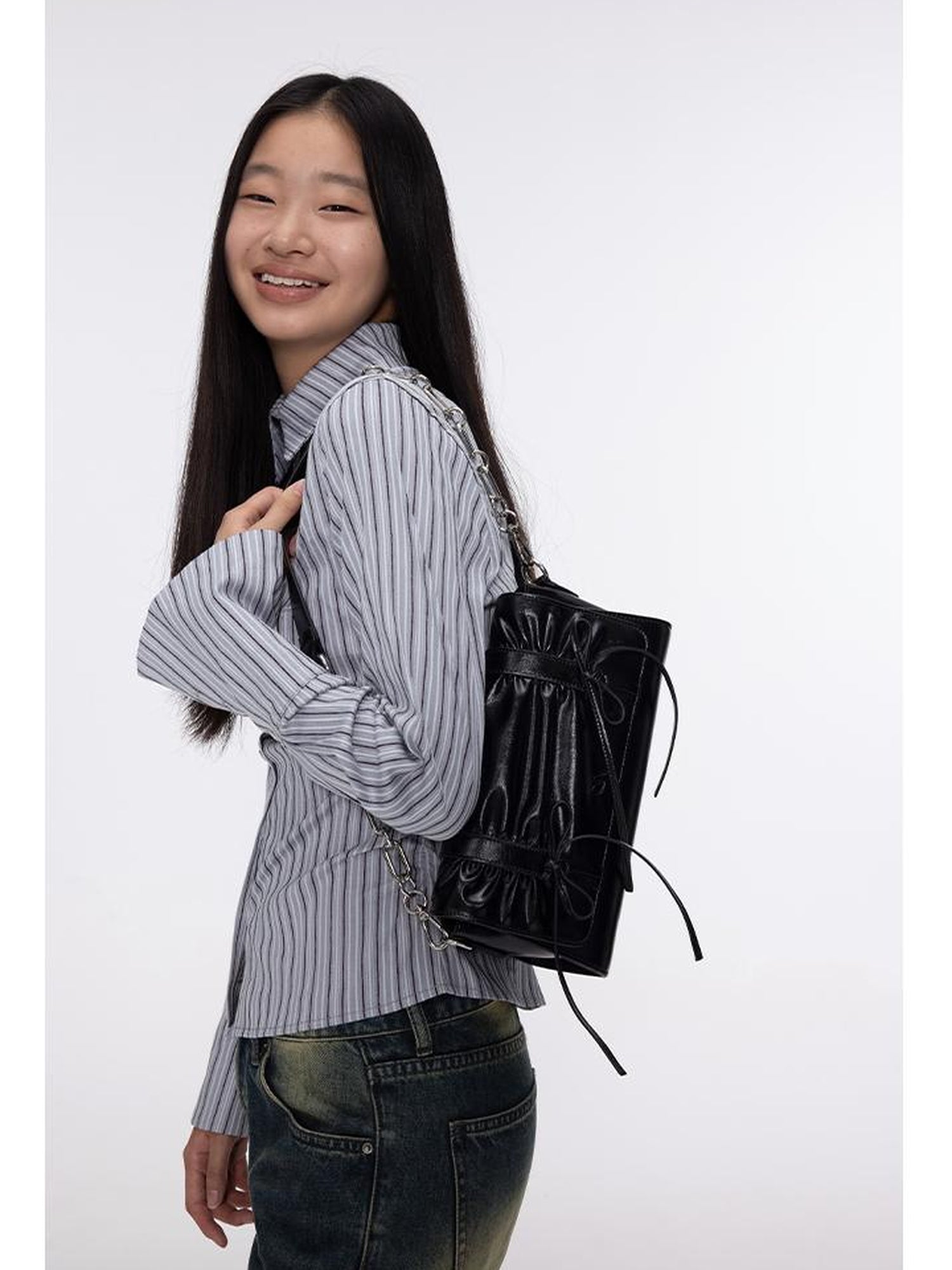 oinimi Soft Sculpture Pleated Butterfly Knot Cambridge Bag Silver Black