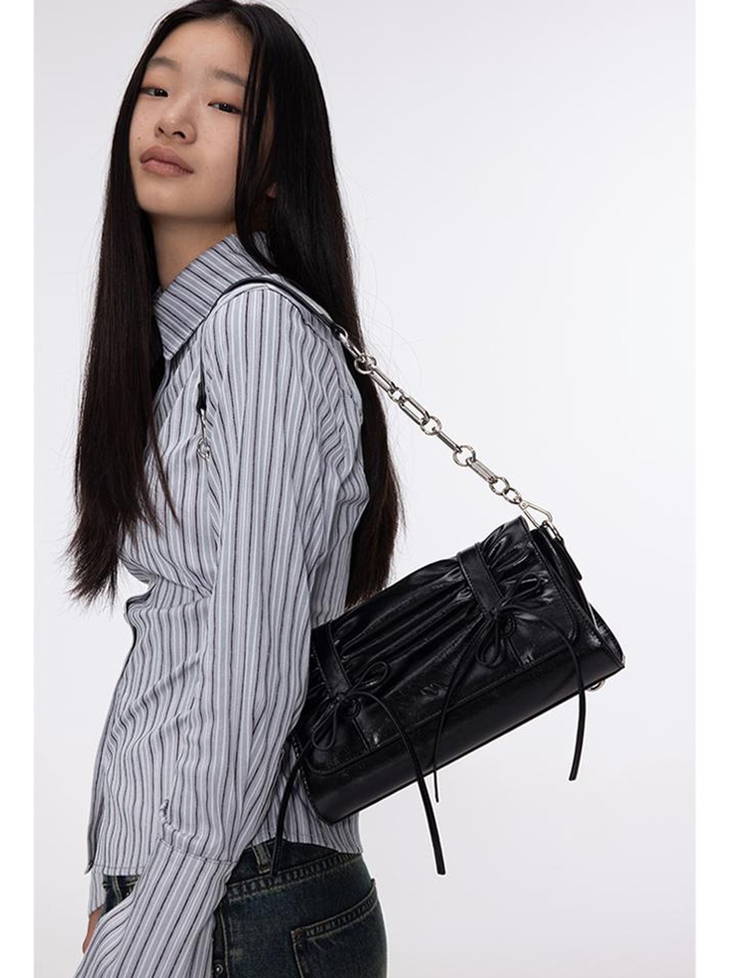 oinimi Soft Sculpture Pleated Butterfly Knot Cambridge Bag Silver Black