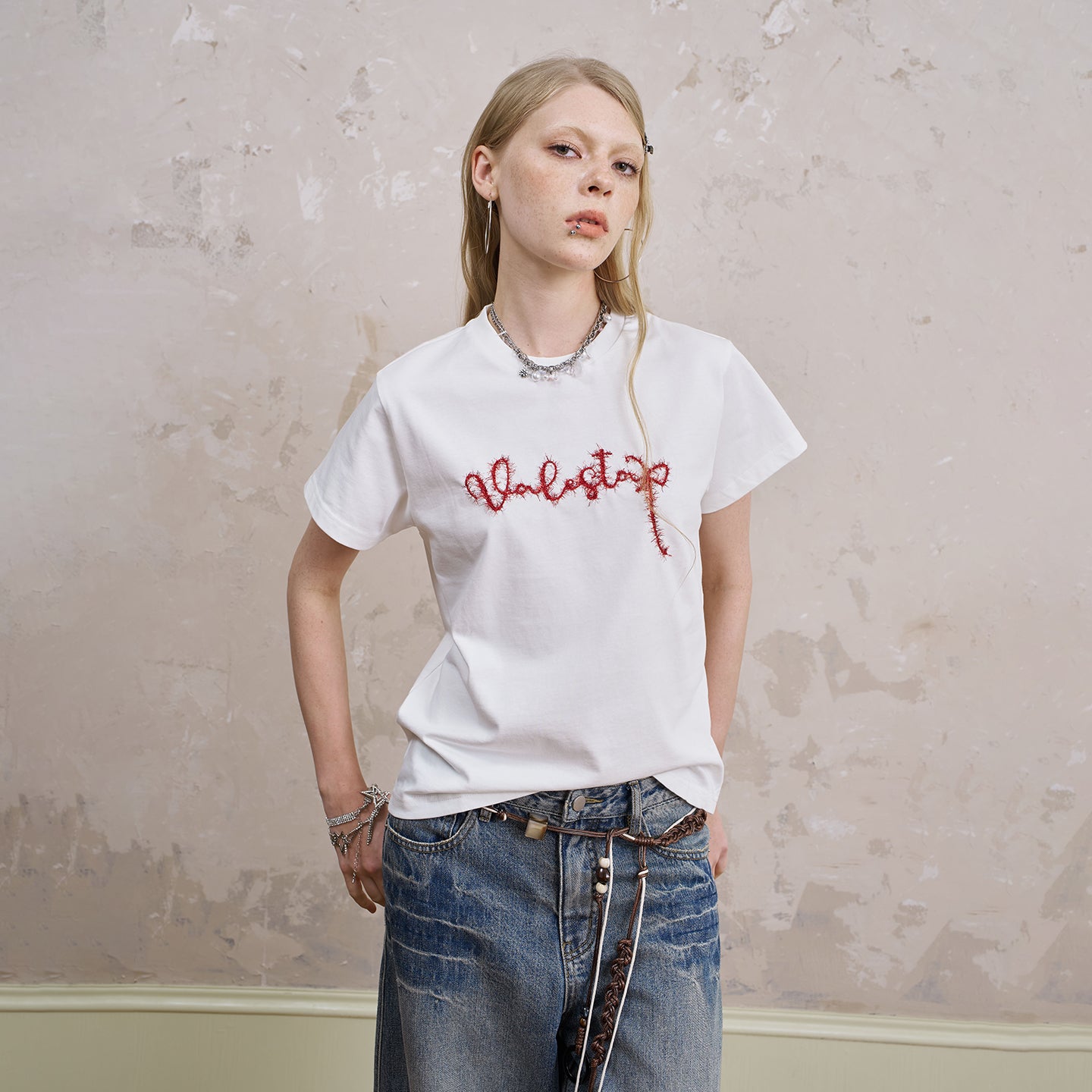 DIDDI MODA Casual Cotton Tee With Colorful Embroidered Letters
