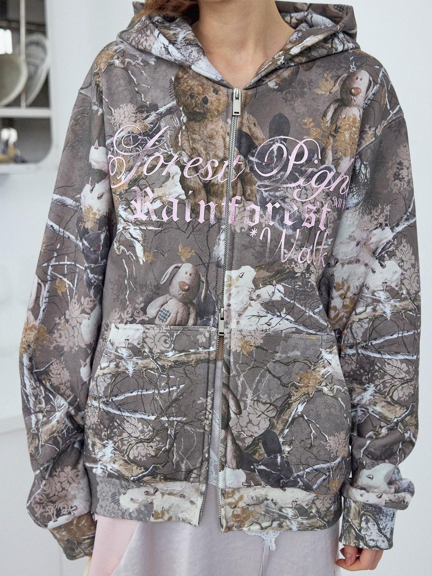 wii wil Cropped Camo Bear Print Lettering Women&