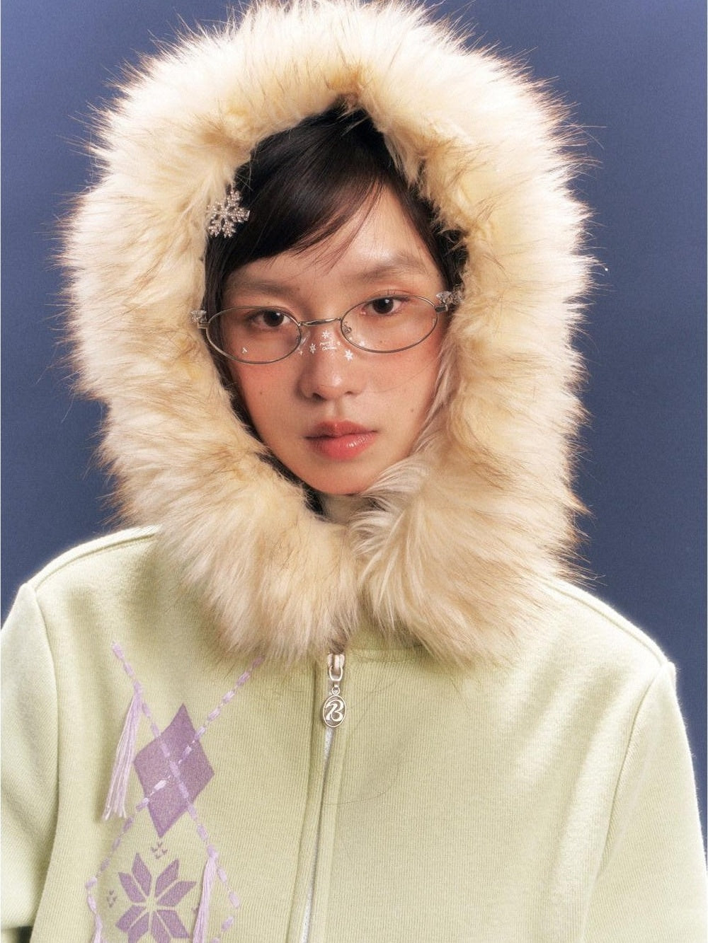 BETWEENAND Green Snowflake Diamond Print Fur Collar Short Women&