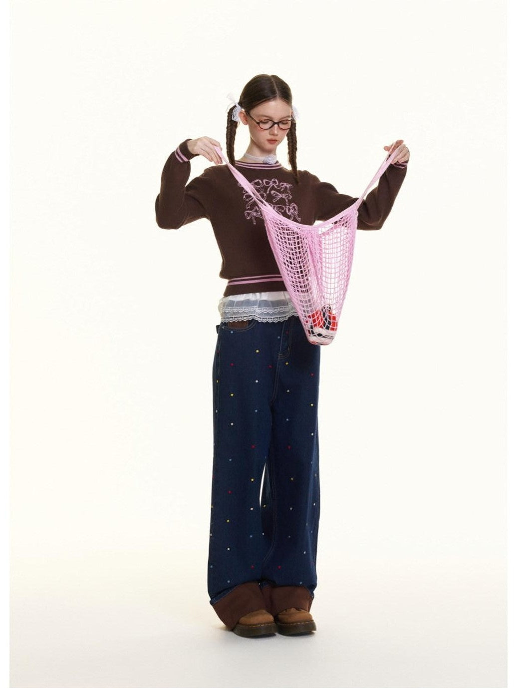 BETWEENAND Brown Bow Embroidery Jacquard Round Neck Women&