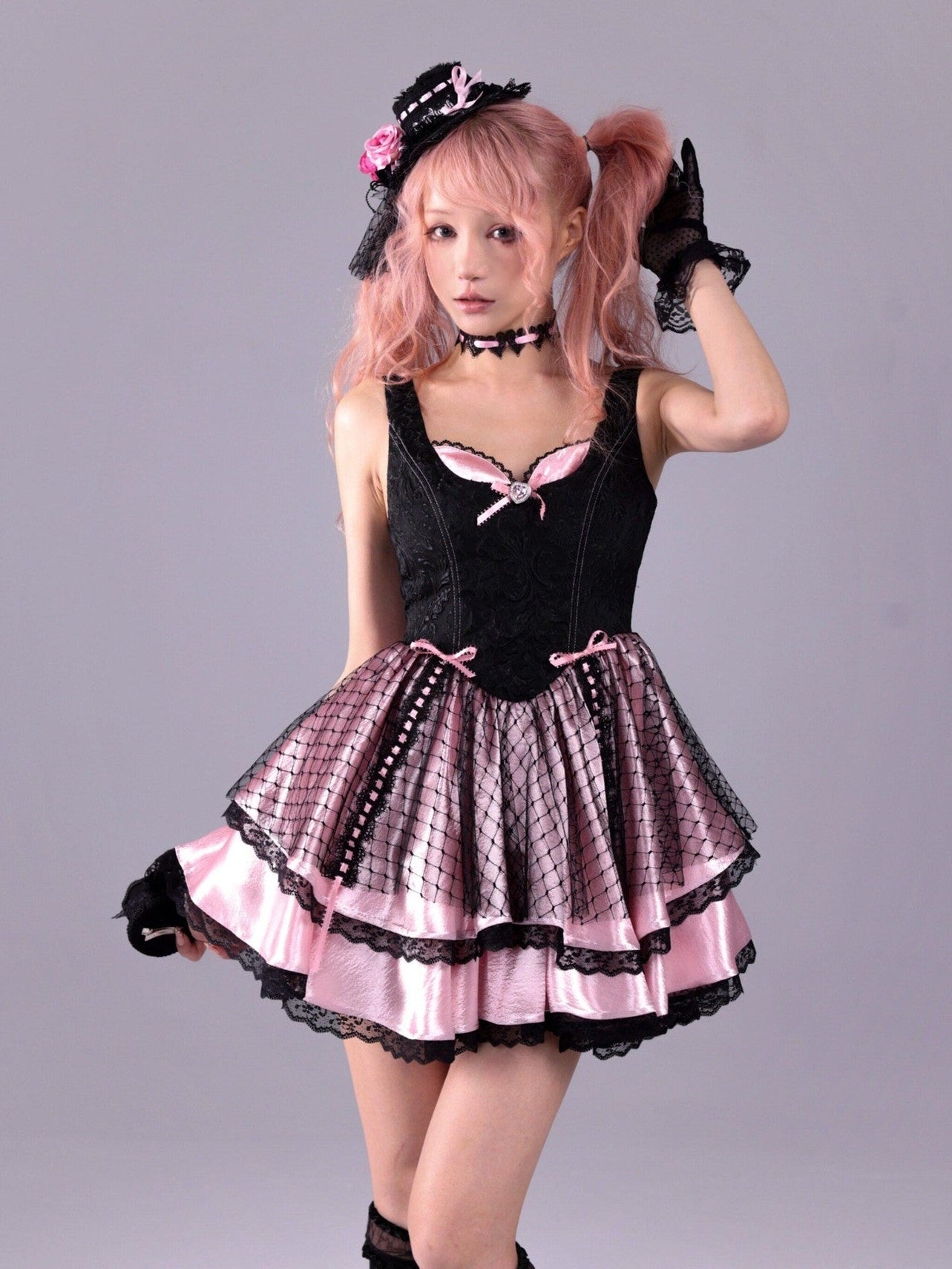 Evil Tooth Shimmering Rose Baroque Relief Boned Waist 3 Tier Women&