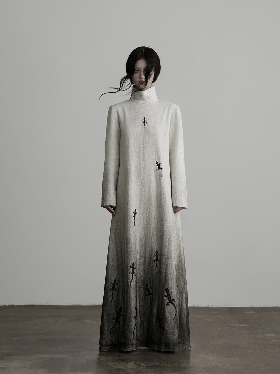 INDULGE_Chinese_Style_Gecko_Embroidered_Gradient_Dyed_Women&