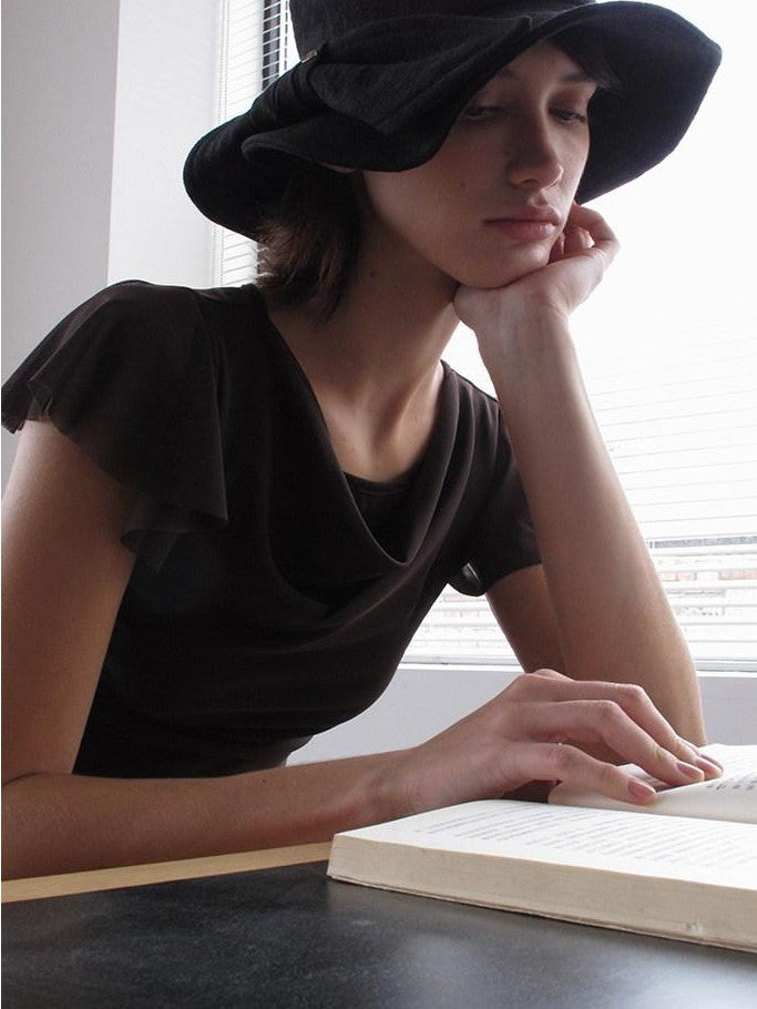 Mito de dar Black Bow Knitted Wide Brim Round Top Women&