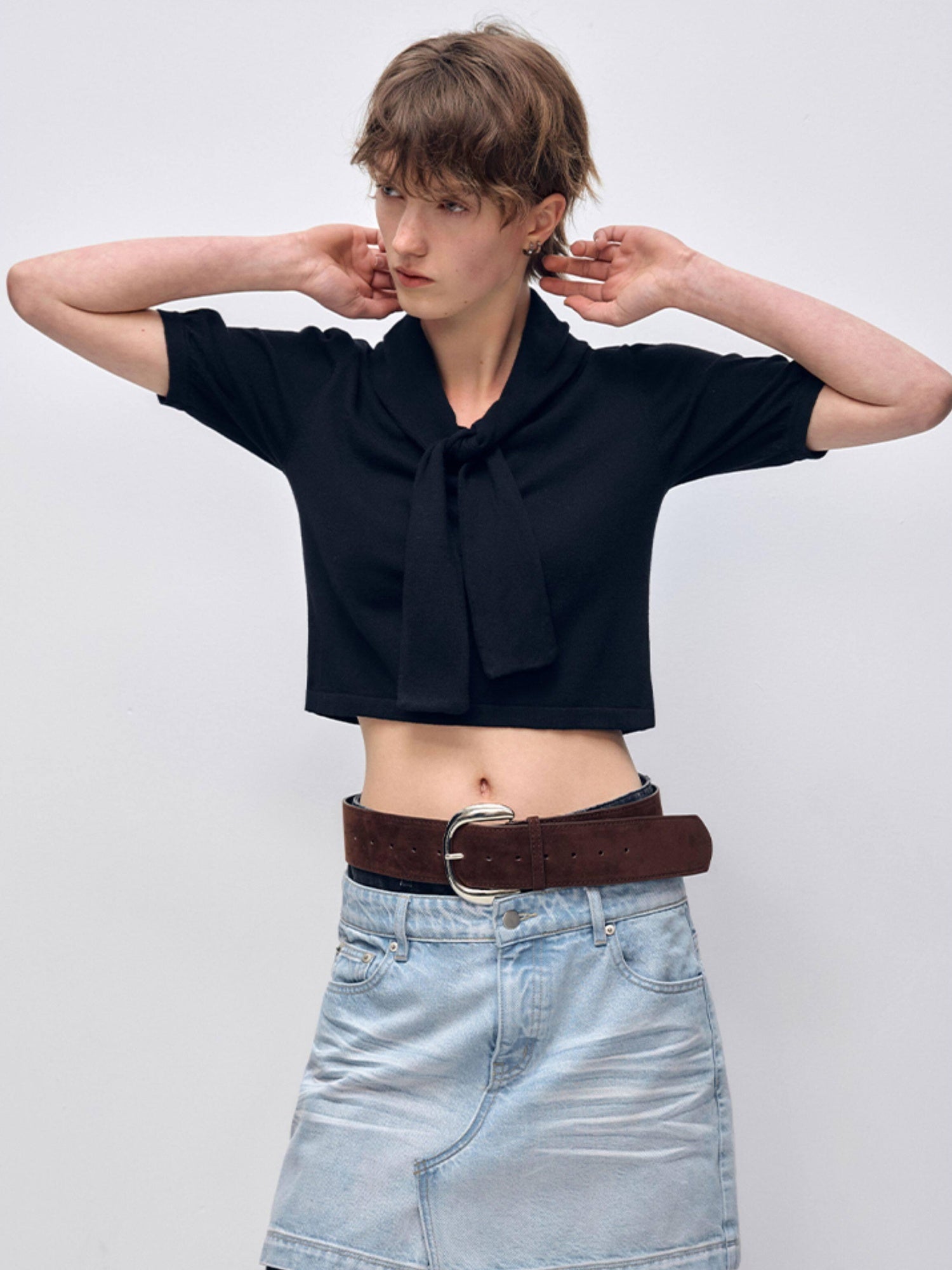 RUN TO THE FUTURE Vintage Knit Solid Black Short Sleeve Straight Fit Ladies Crop Tops