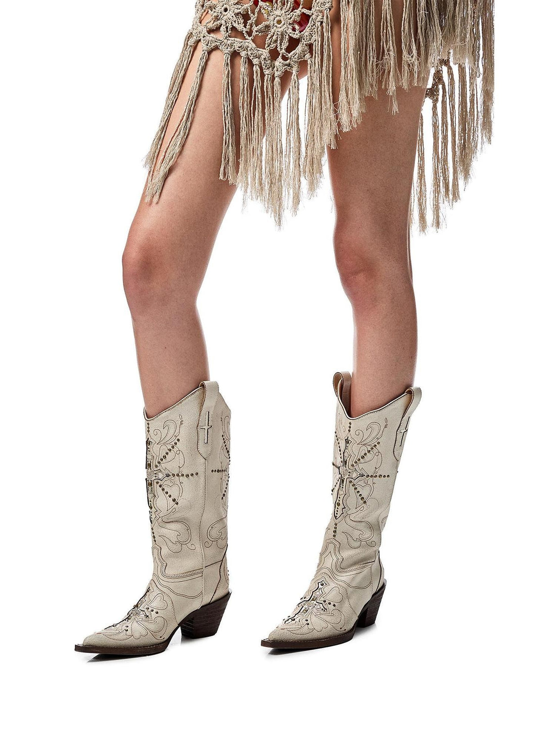 1JINN STUDIO Crackle Embroidered V Cut Pointed Women&