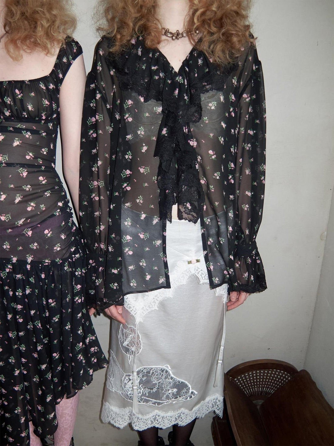 1JINN STUDIO Large Ruffle V-neck Victorian Floral Long Sleeve Women&