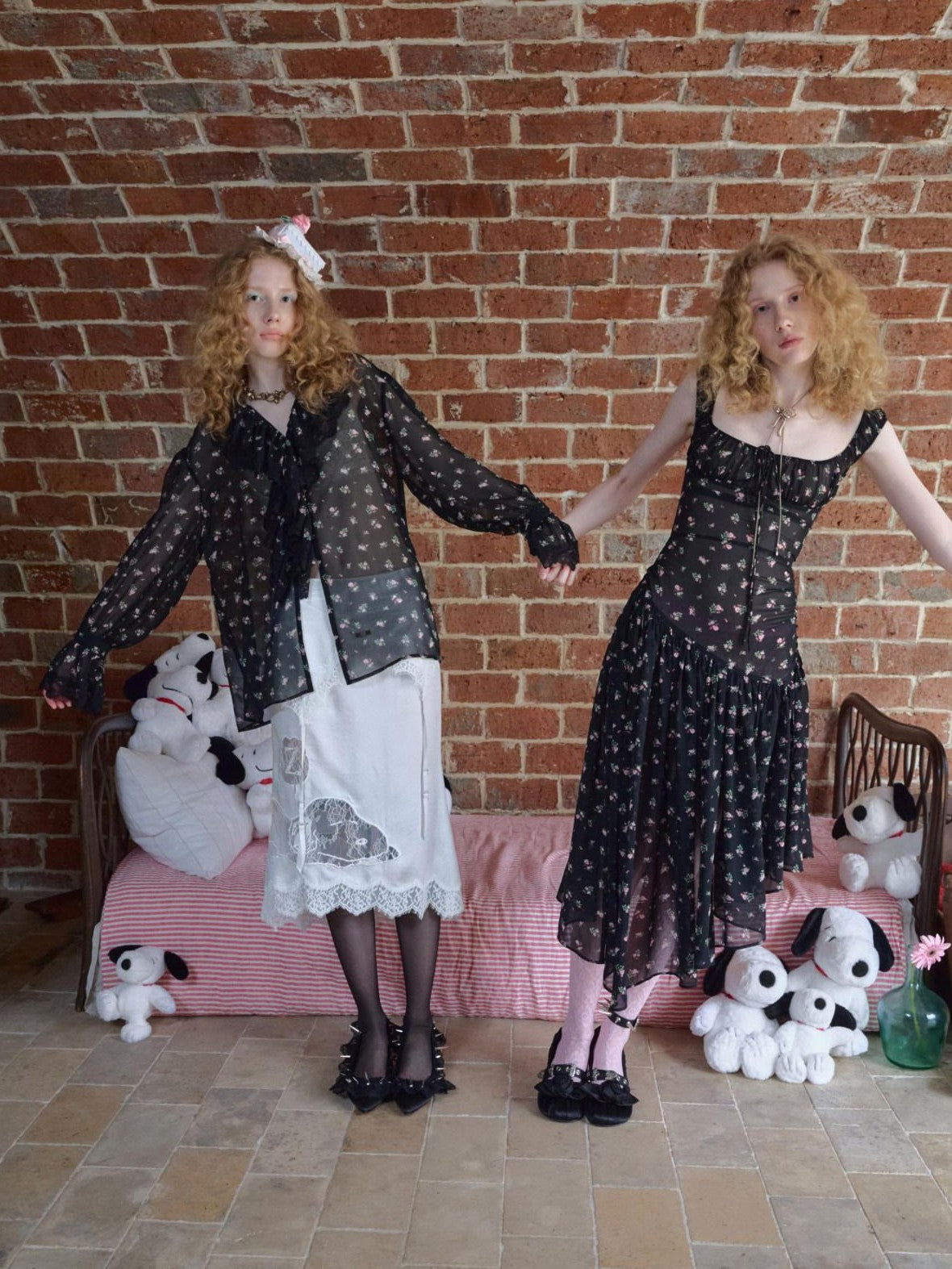 1JINN STUDIO Large Ruffle V-neck Victorian Floral Long Sleeve Women&