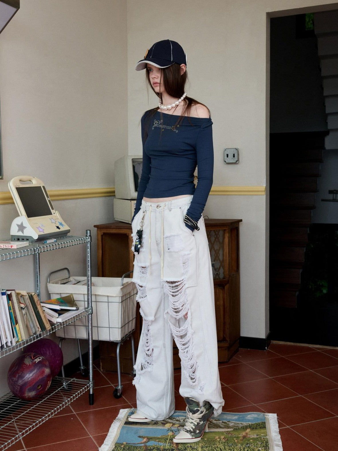 1JINN STUDIO Washed White Ripped Embroidered Low Waist Women&
