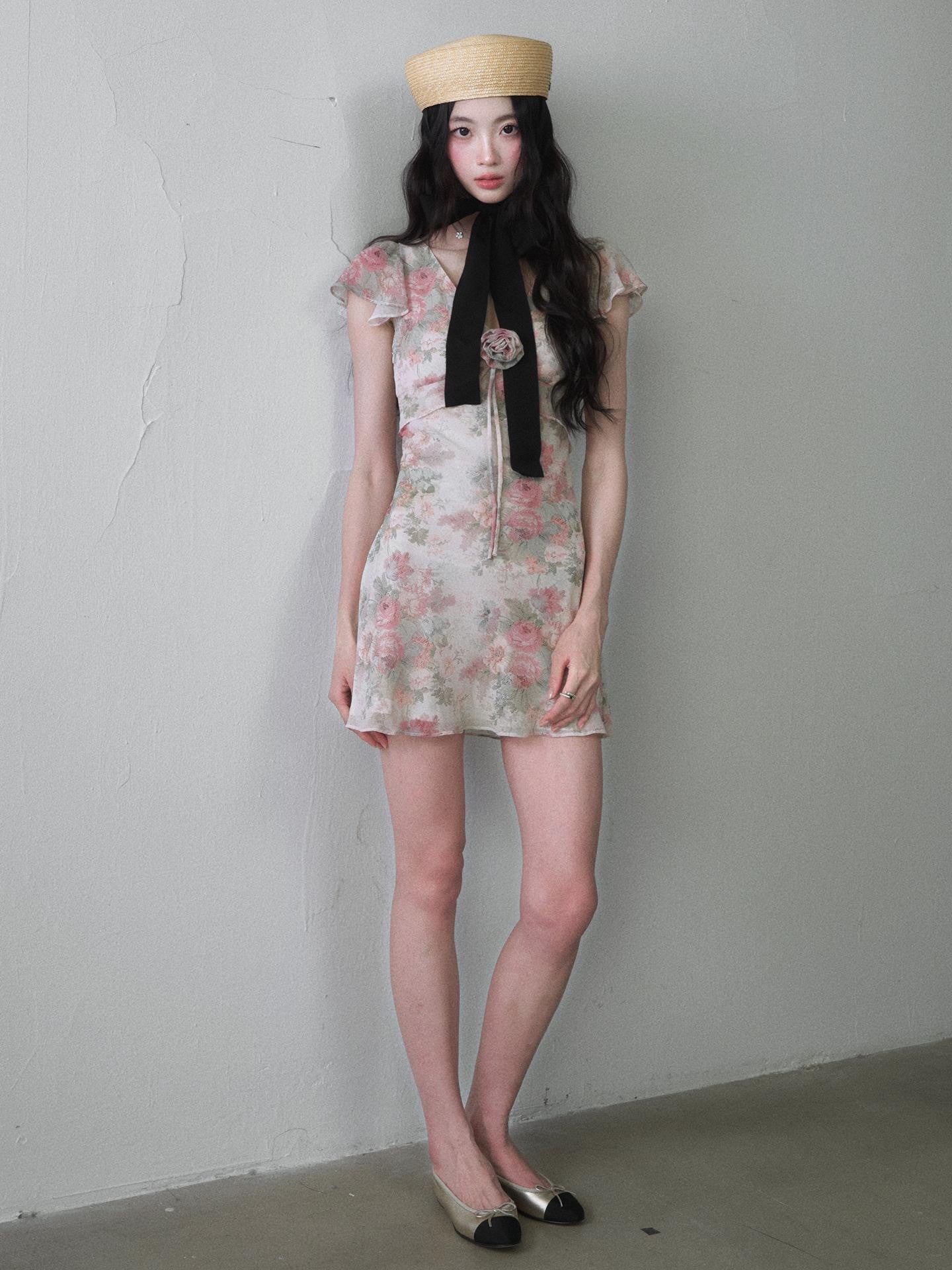 1P STUDIO 3d Floral Print V-neck Flutter Sleeve Women&