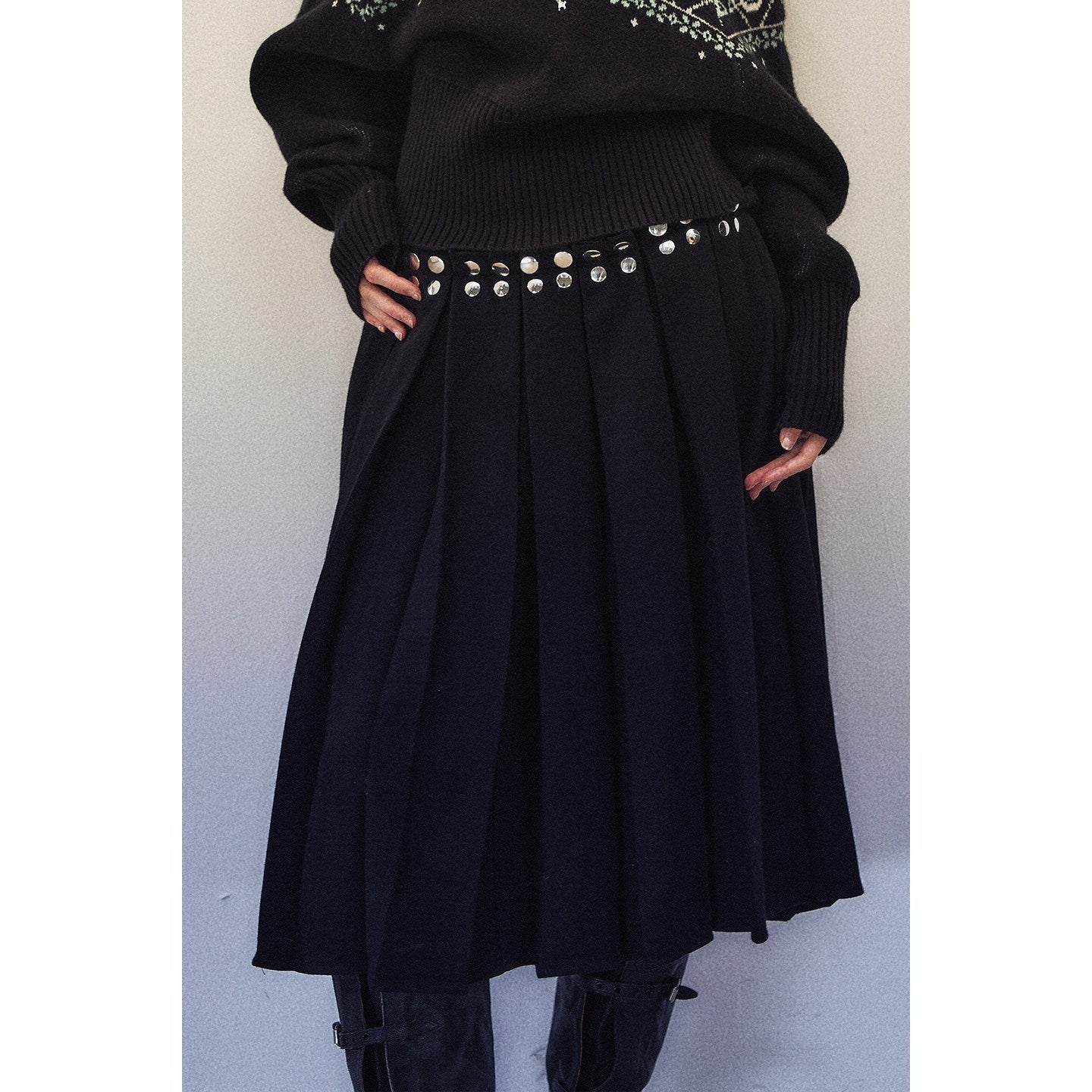 1P_STUDIO_Black_Twill_Pleated_Low_Waist_Women&