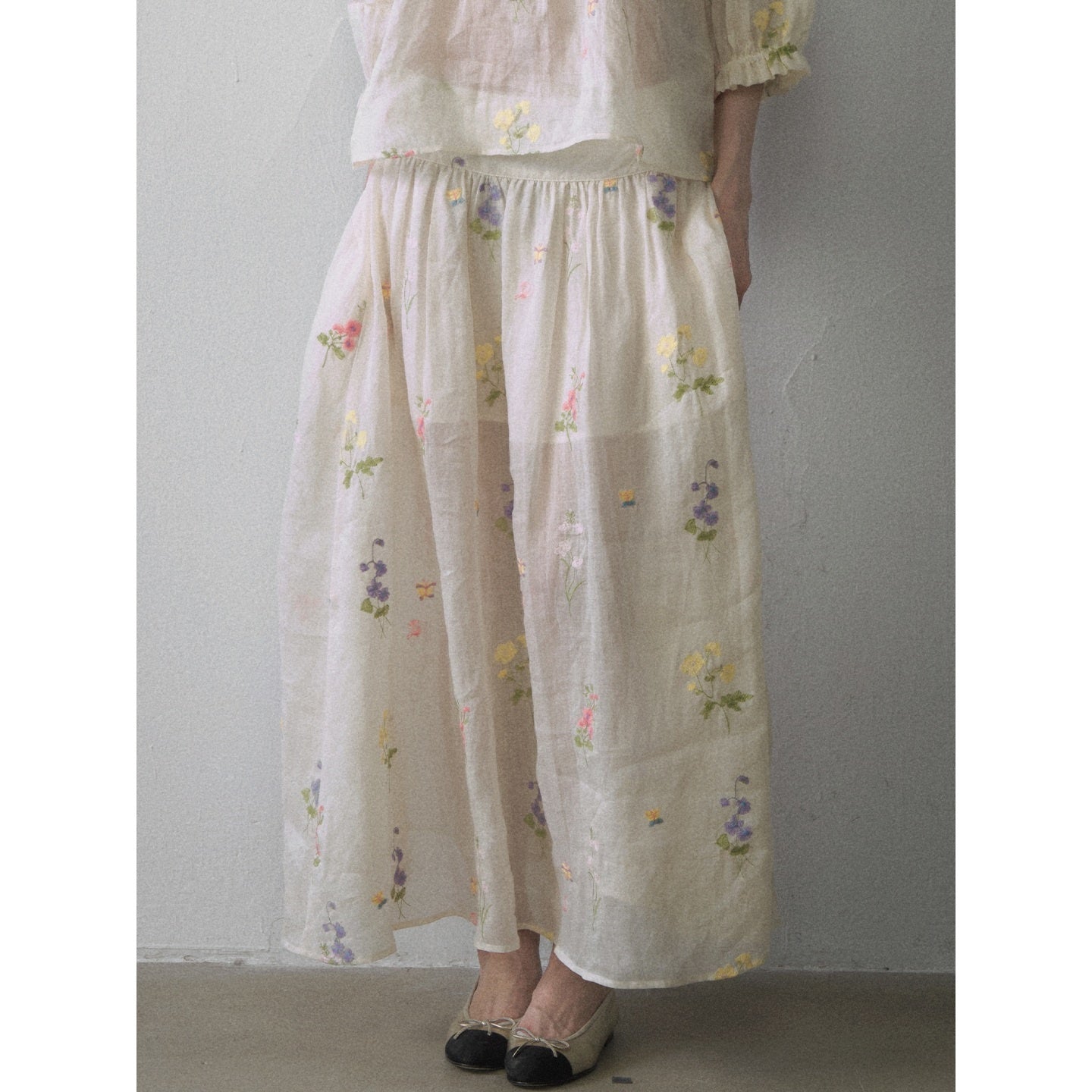 1P_STUDIO_Colorful_Embroidered_Puff_Sleeve_Floral_Women&