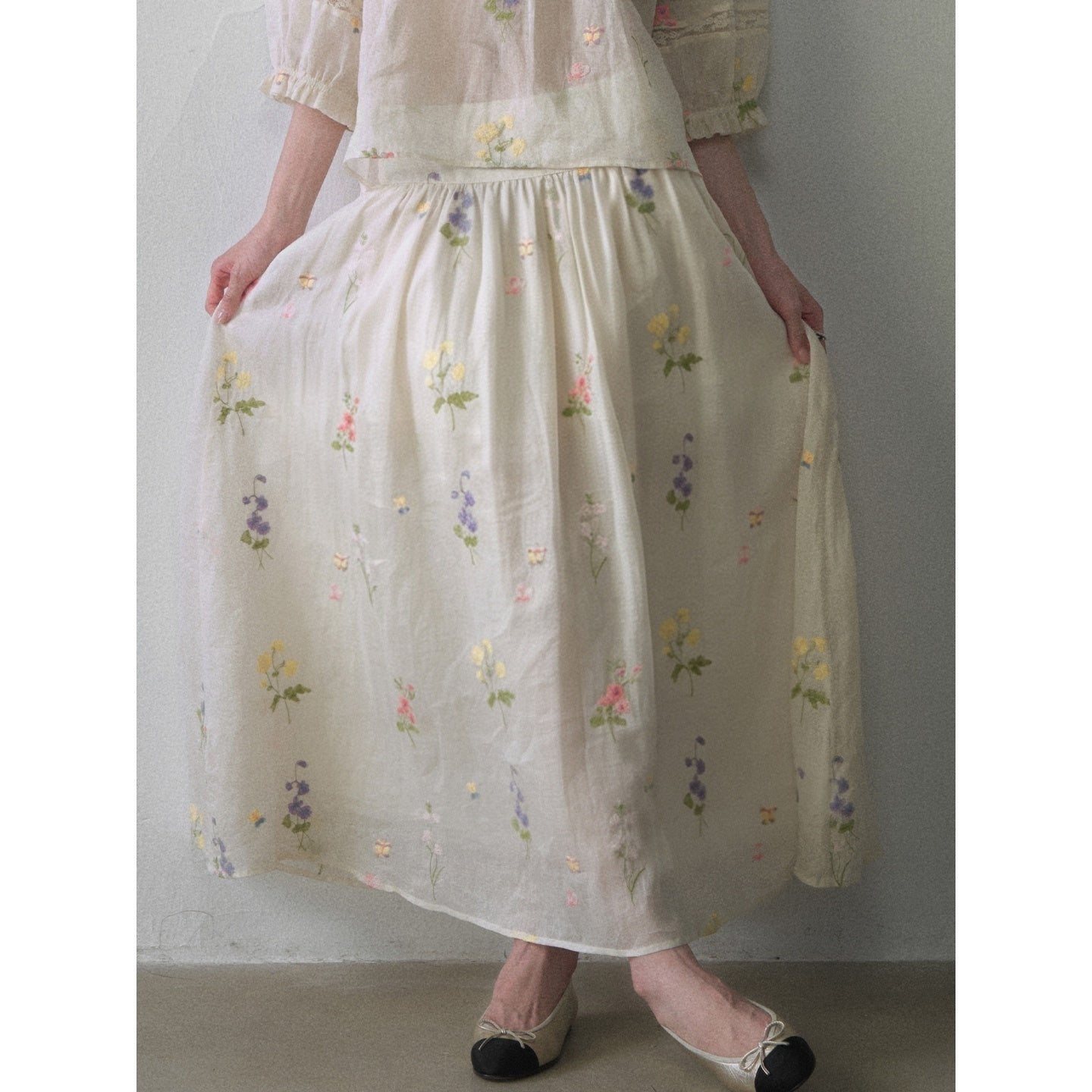 1P_STUDIO_Colorful_Embroidered_Puff_Sleeve_Floral_Women&