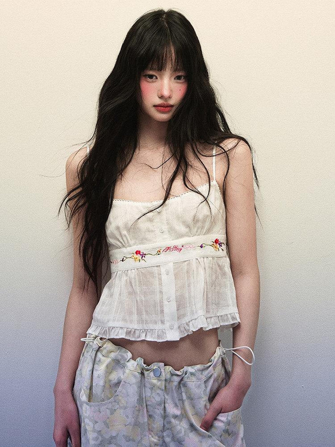 1P STUDIO Cropped Embroidered Ruffle Short Slim Fit Women&