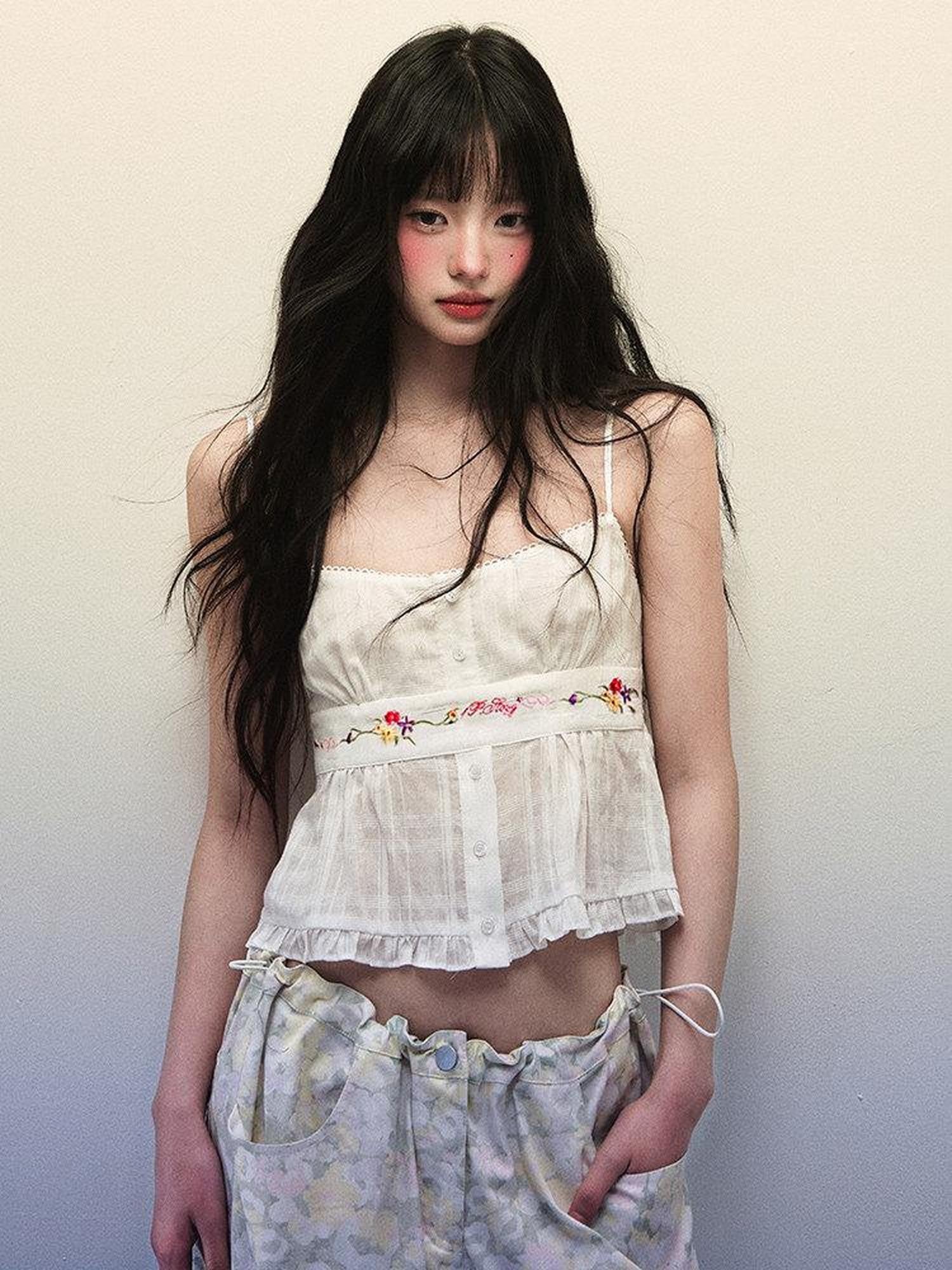 1P STUDIO Cropped Embroidered Ruffle Short Slim Fit Women&